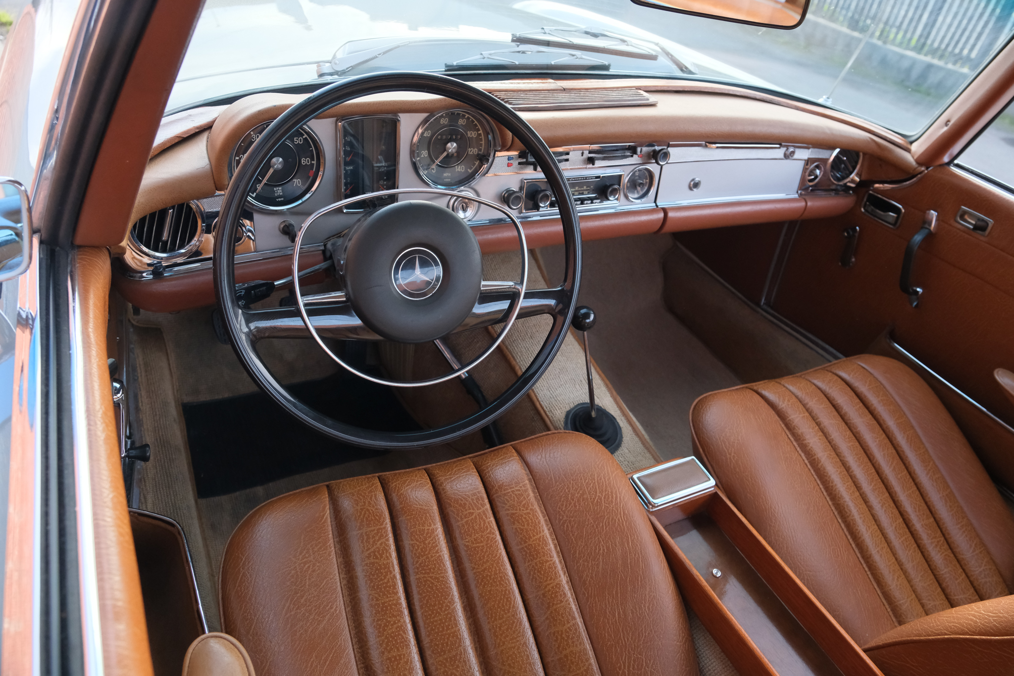 1967 Mercedes-Benz 250SL - Interior