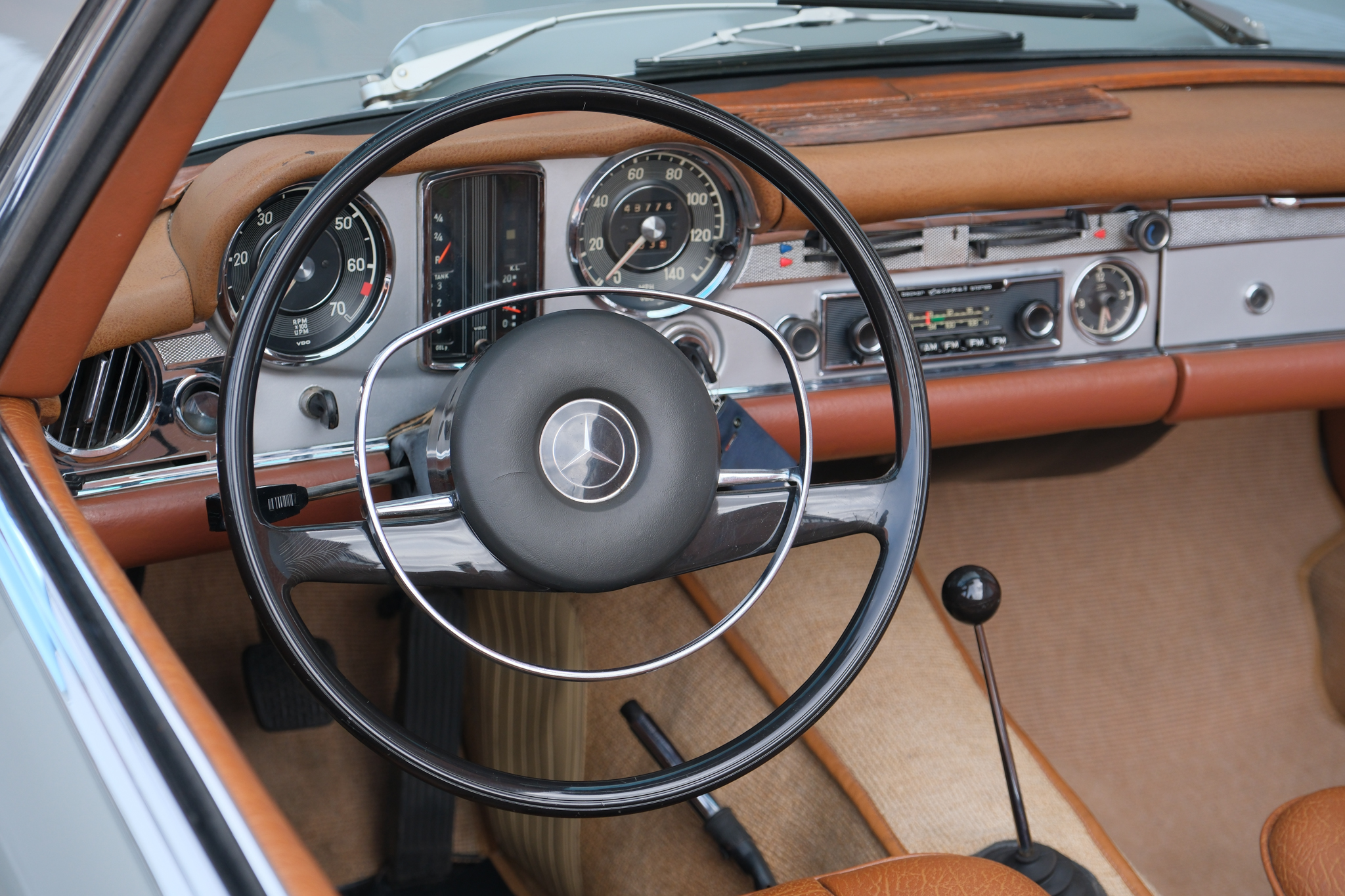 1967 Mercedes-Benz 250SL - Interior