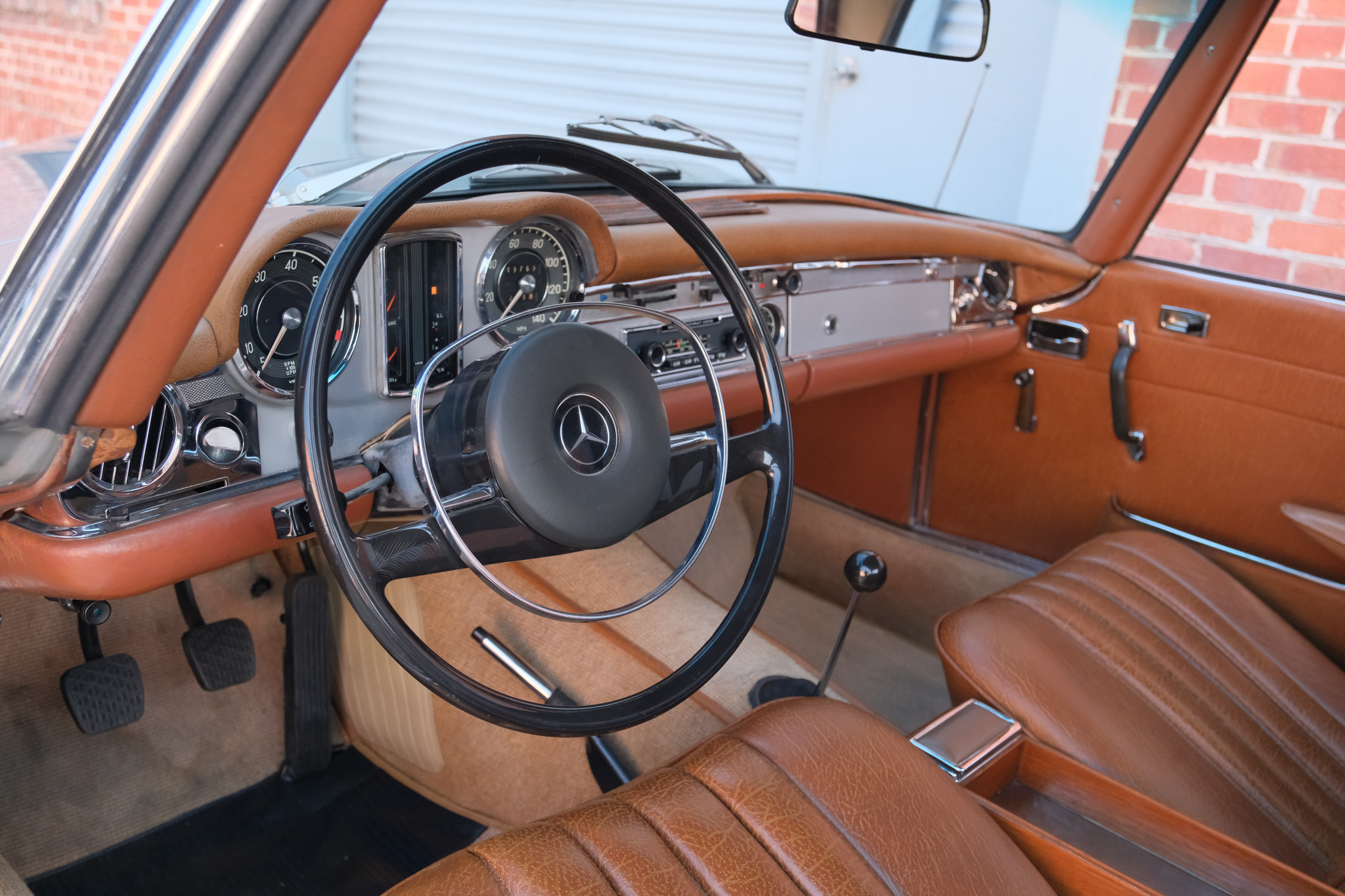 1967 Mercedes-Benz 250SL - Interior