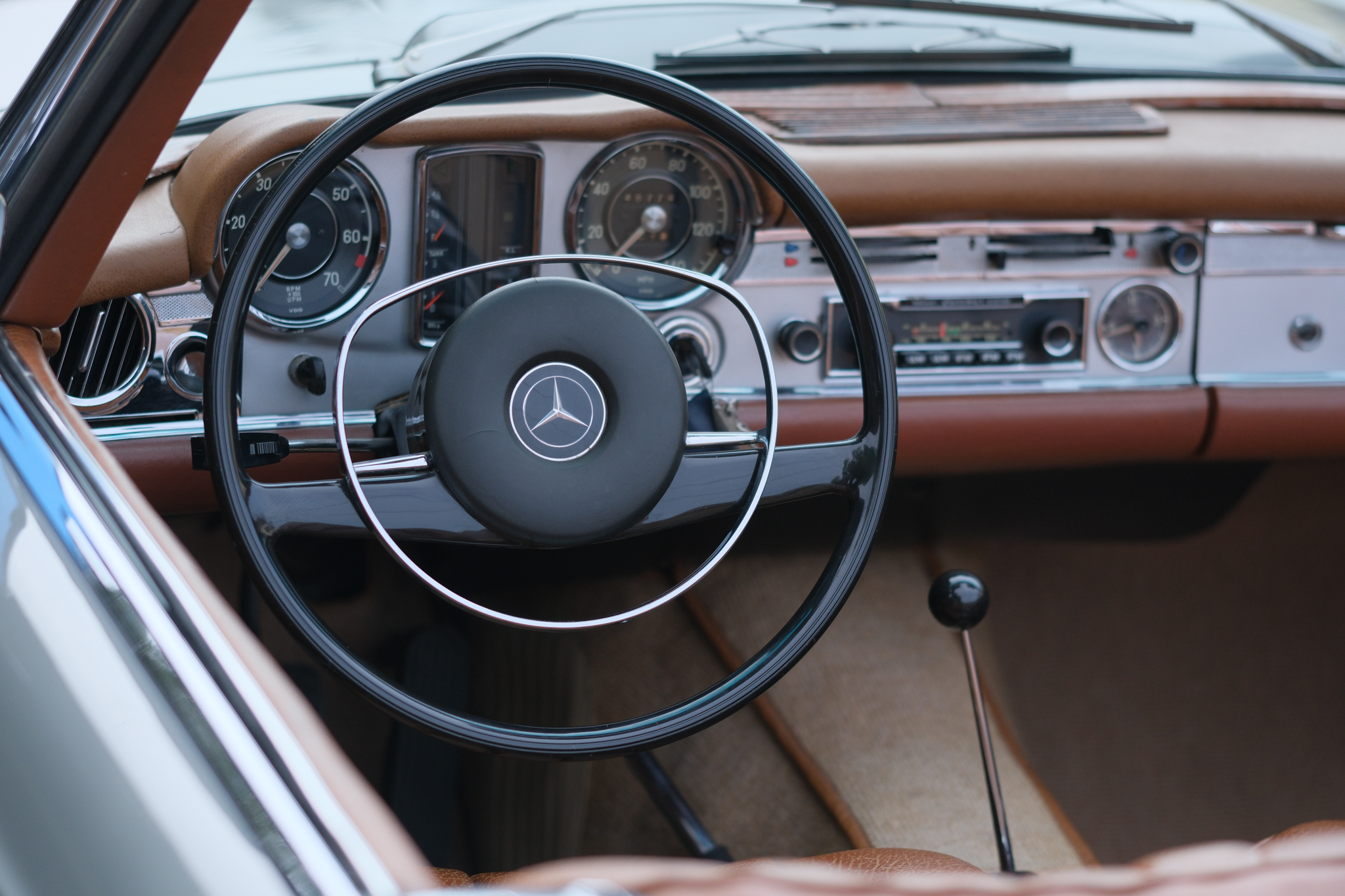 1967 Mercedes-Benz 250SL - Interior