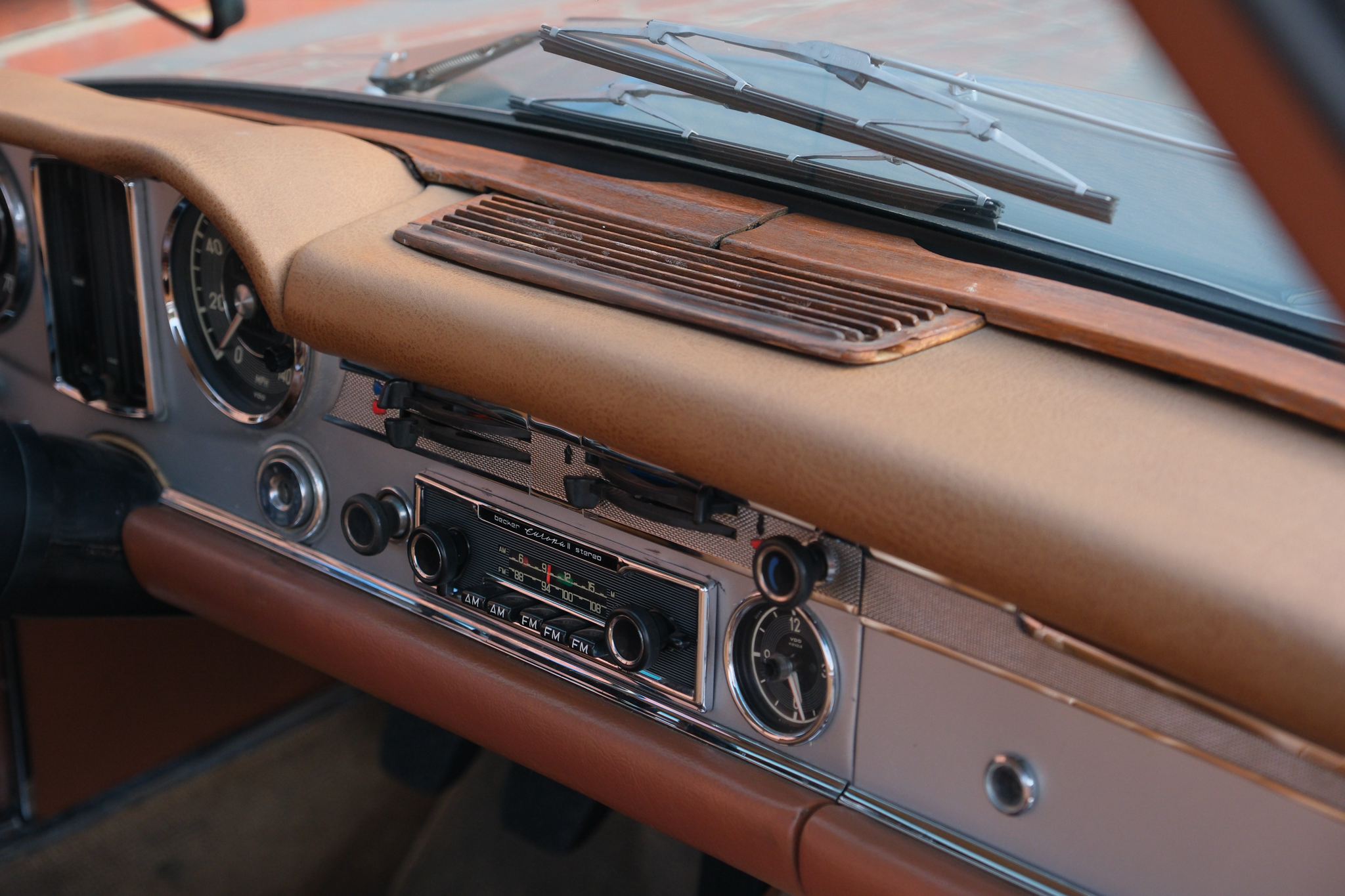 1967 Mercedes-Benz 250SL - Interior