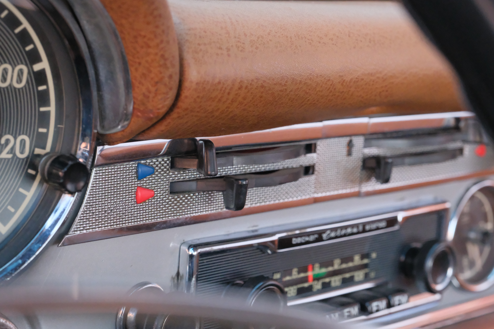 1967 Mercedes-Benz 250SL - Interior