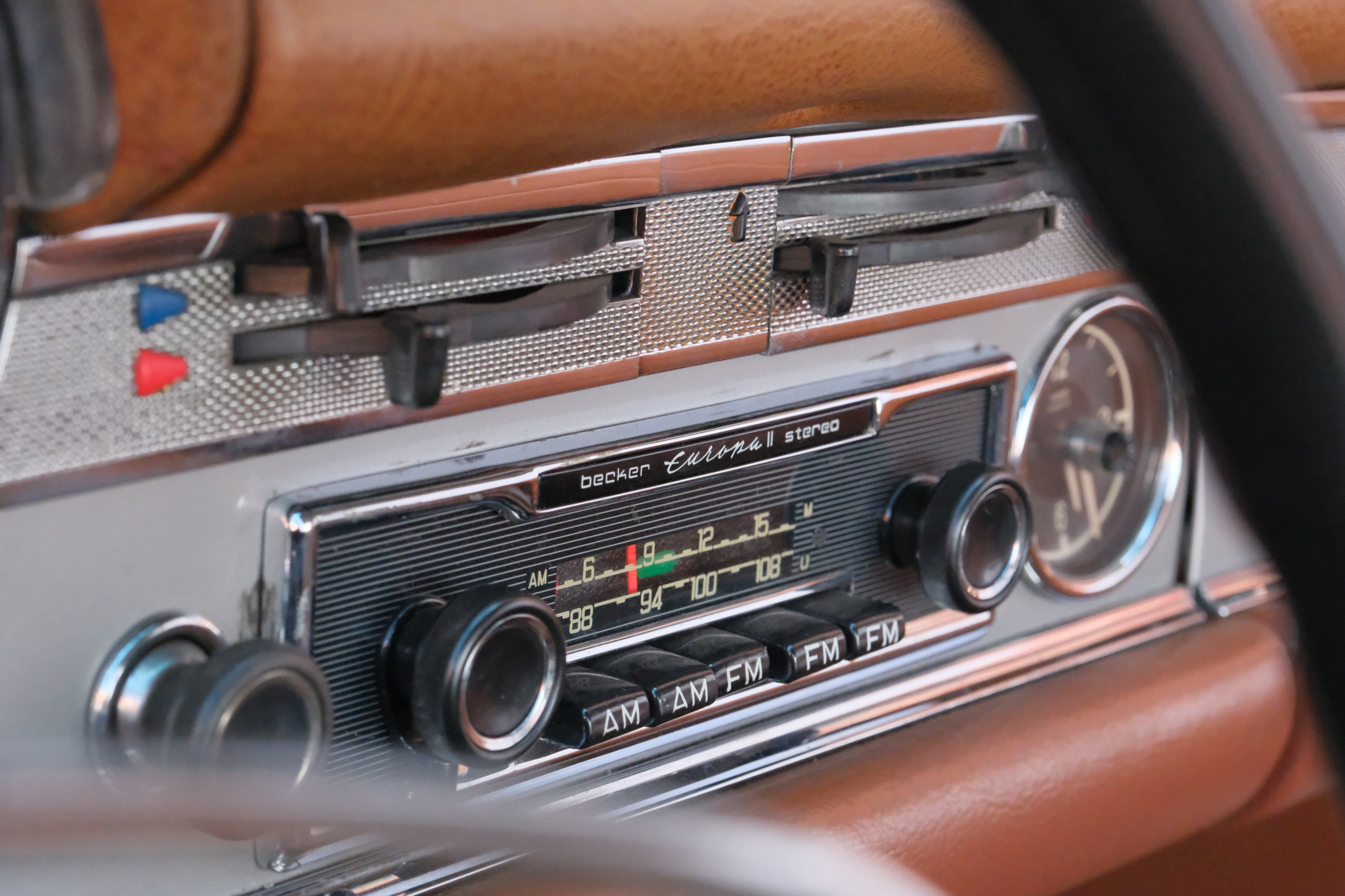 1967 Mercedes-Benz 250SL - Interior