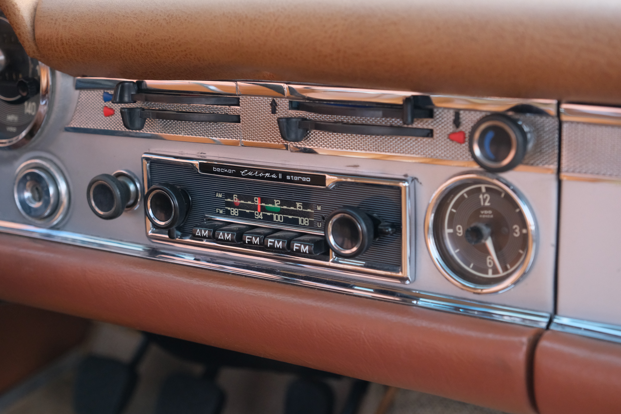 1967 Mercedes-Benz 250SL - Interior