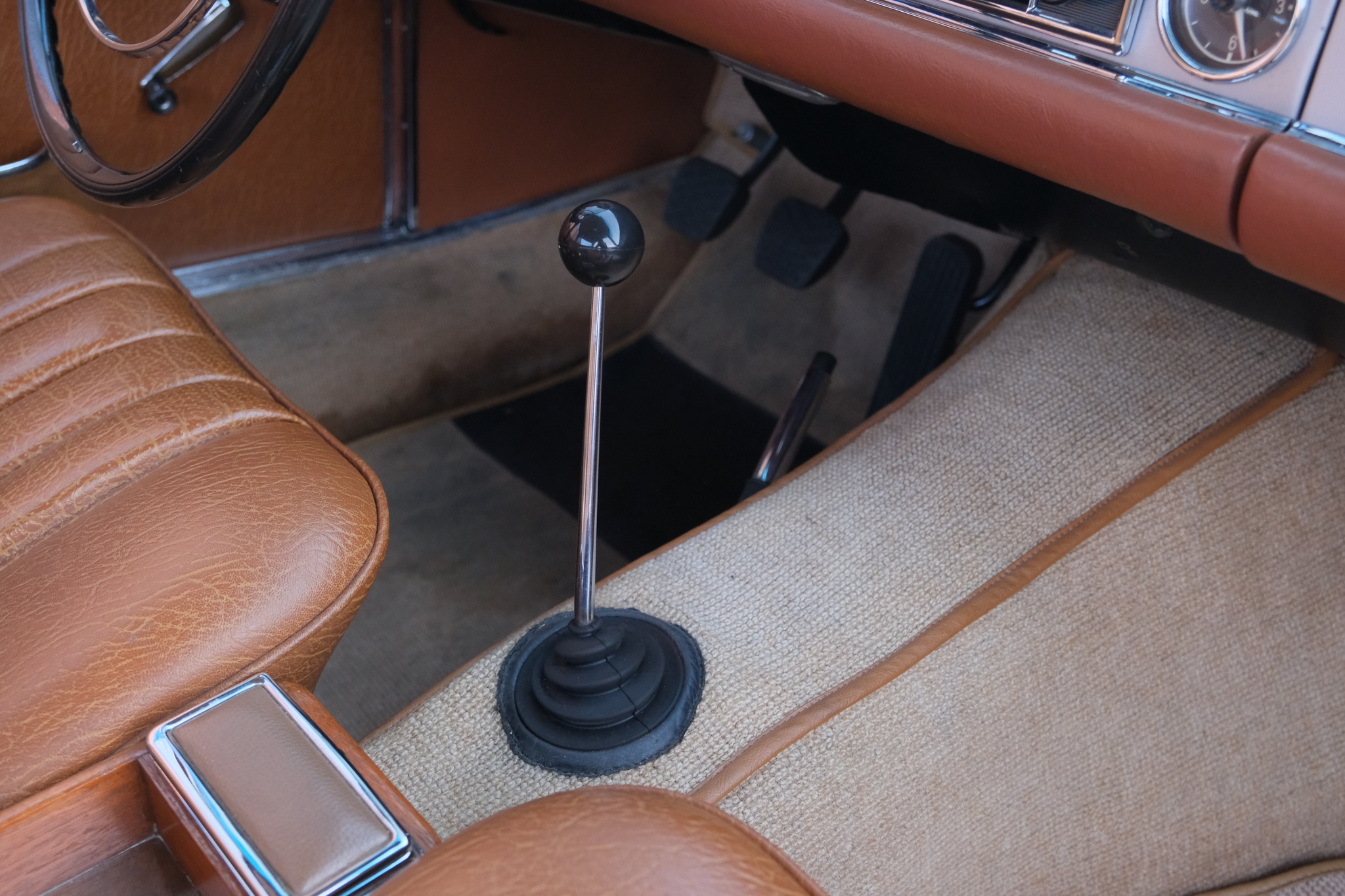 1967 Mercedes-Benz 250SL - Interior