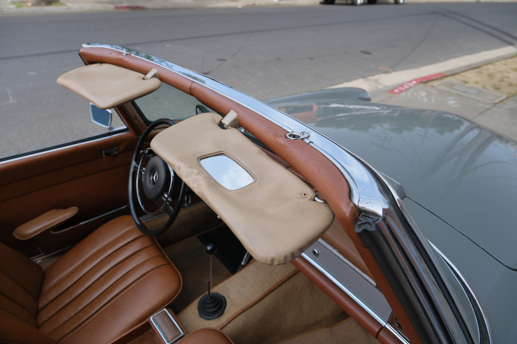 1967 Mercedes-Benz 250SL - Interior