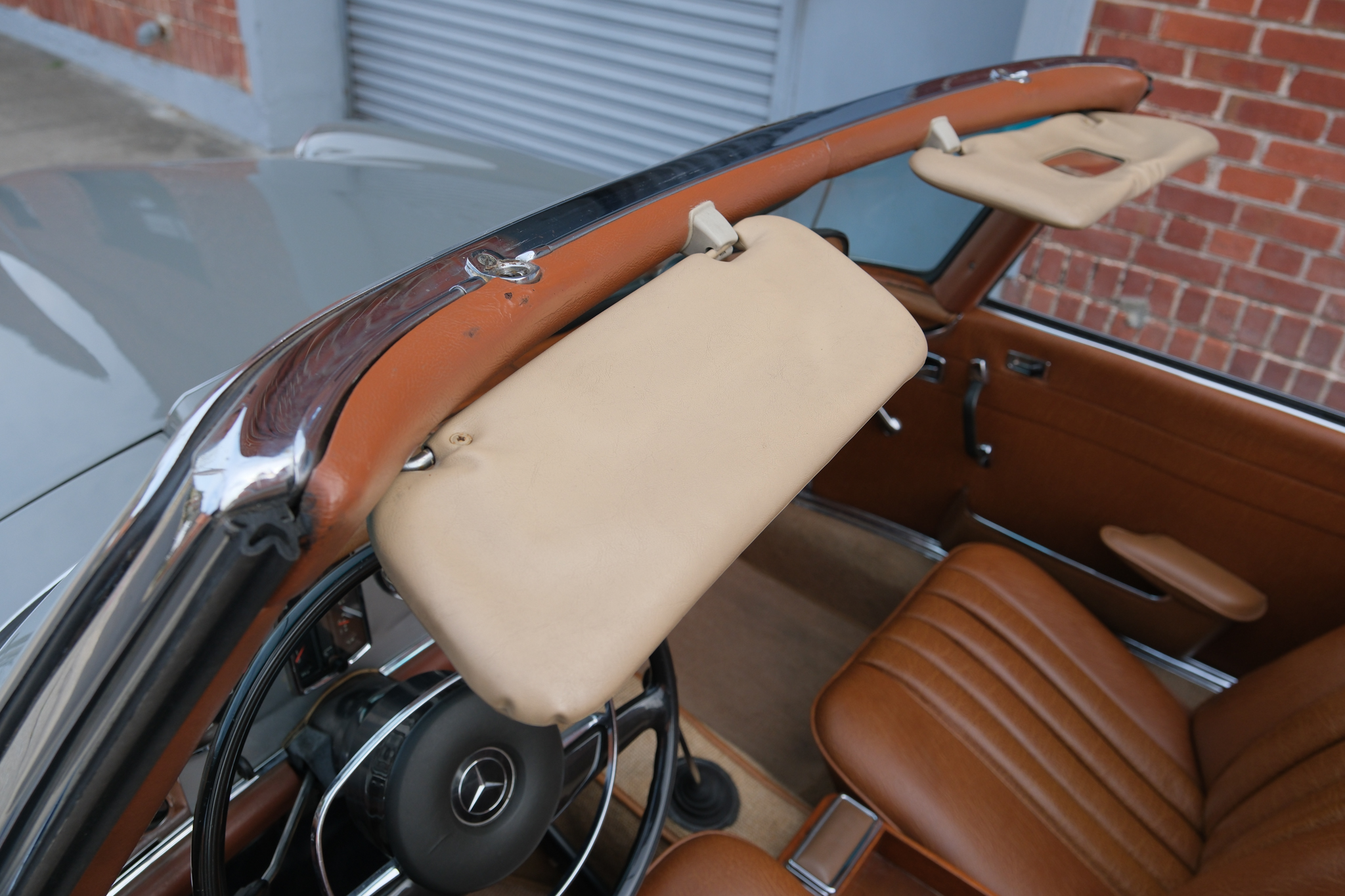 1967 Mercedes-Benz 250SL - Interior