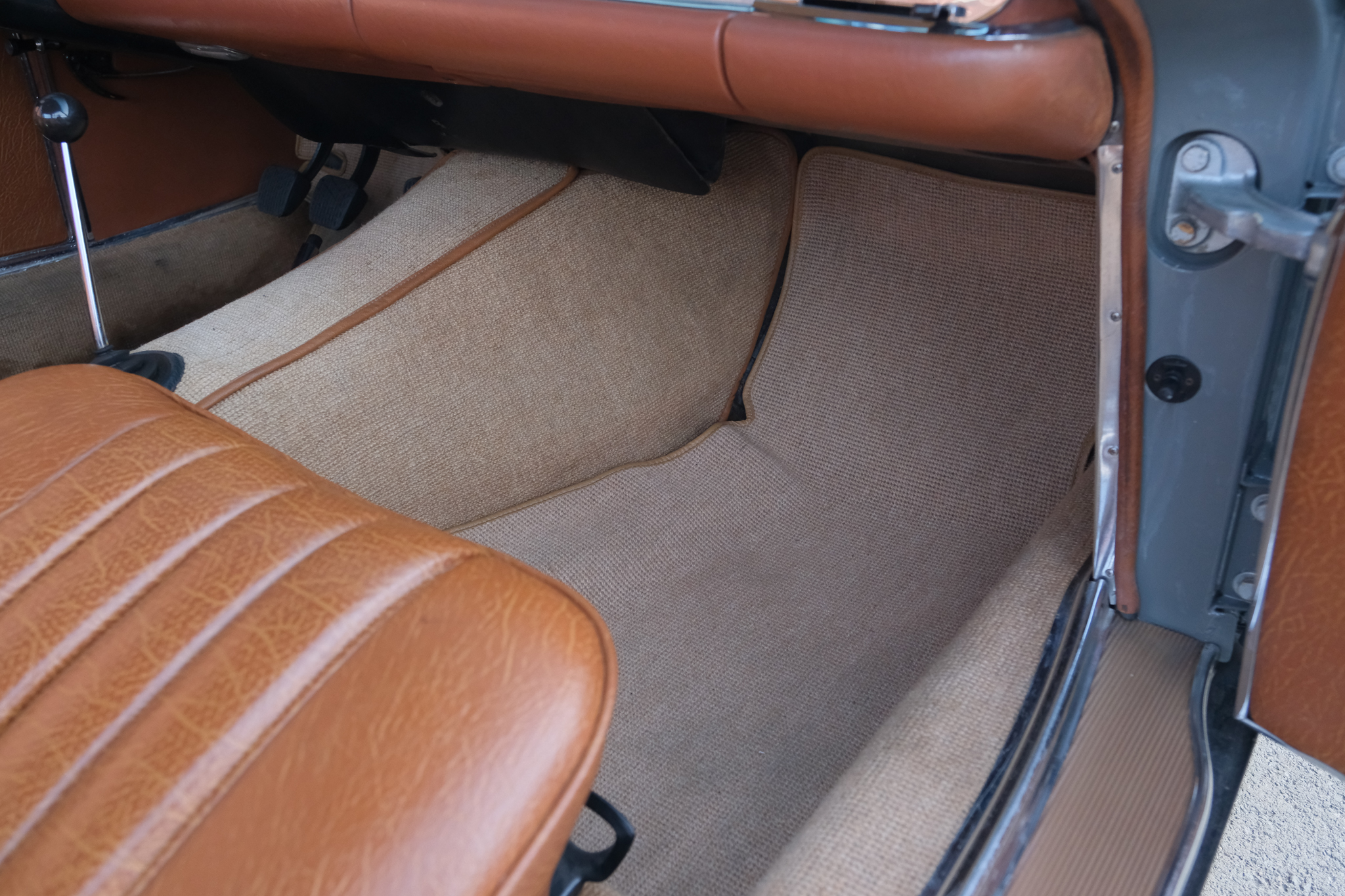 1967 Mercedes-Benz 250SL - Interior
