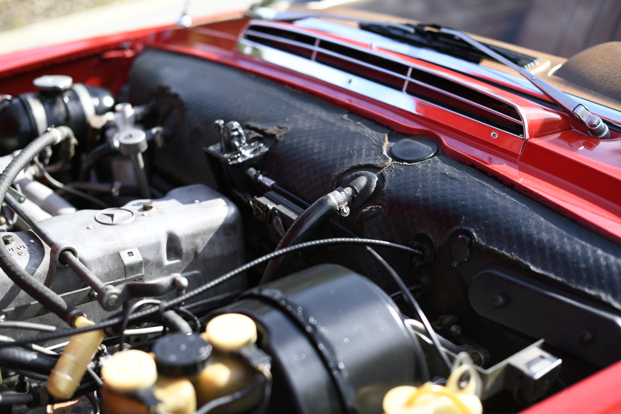 Bomba de inyección Bosch de seis émbolos - 1969 Mercedes-Benz 280SL - Motor