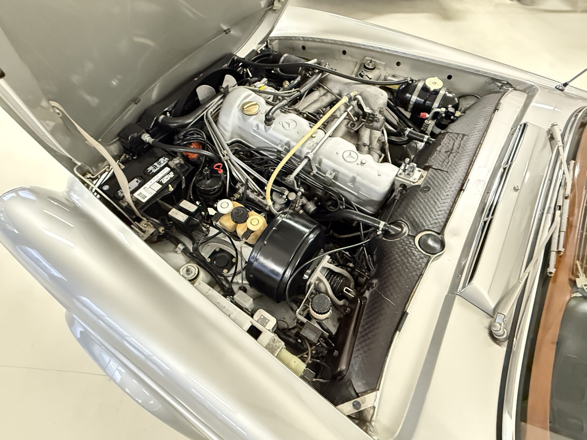 1970 Mercedes-Benz 280SL - Motor