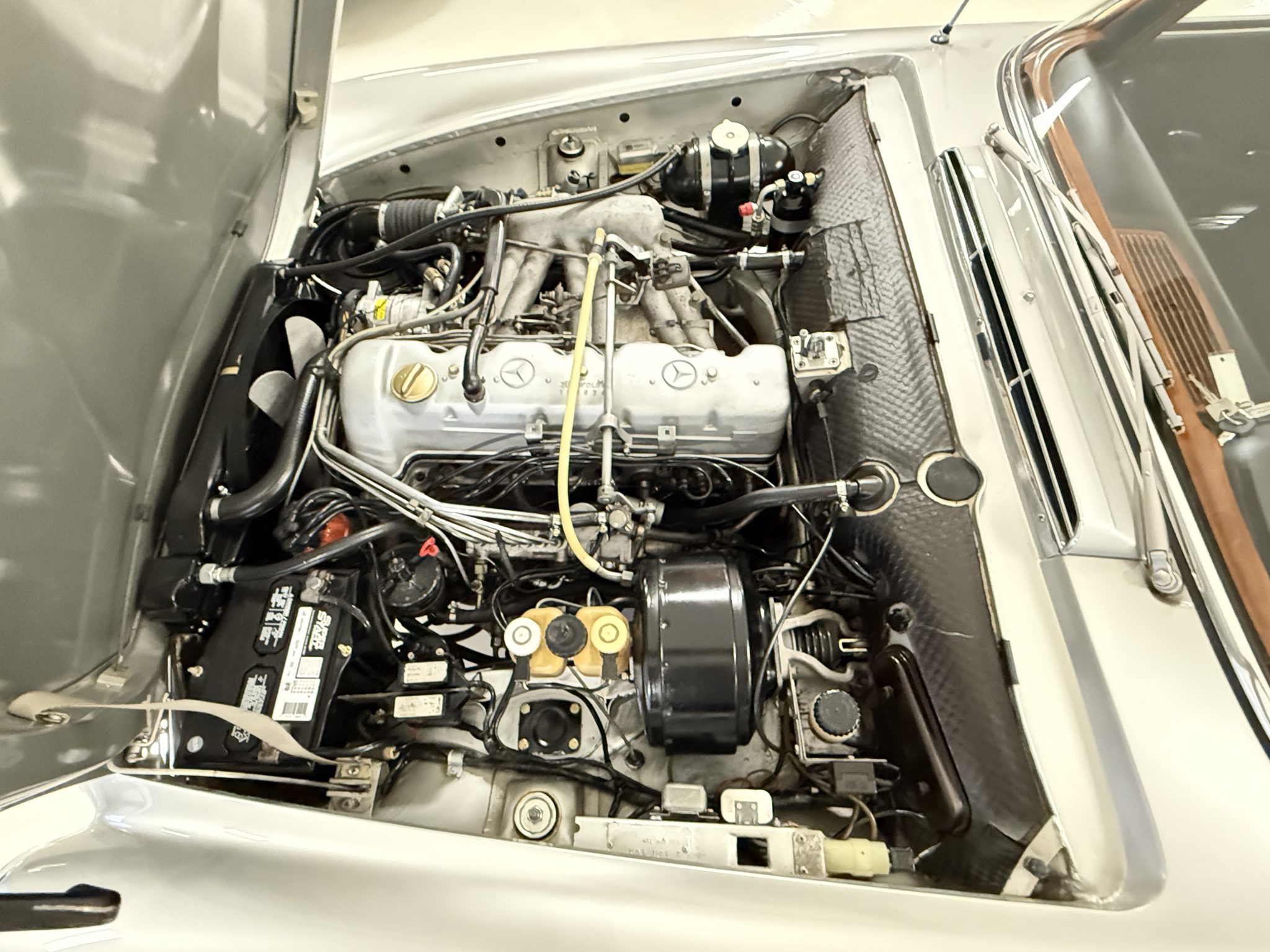 1970 Mercedes-Benz 280SL - Motor