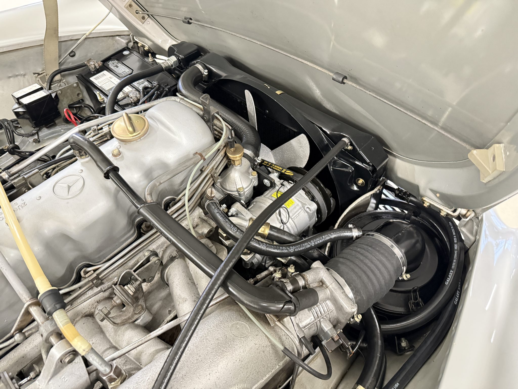 1970 Mercedes-Benz 280SL - Motor
