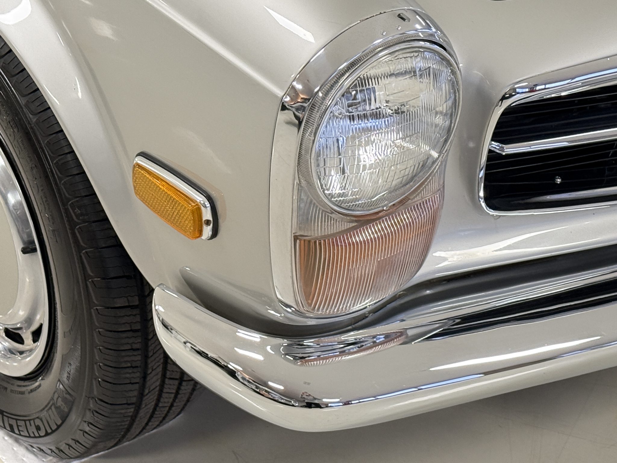 1970 Mercedes-Benz 280SL - Exterior