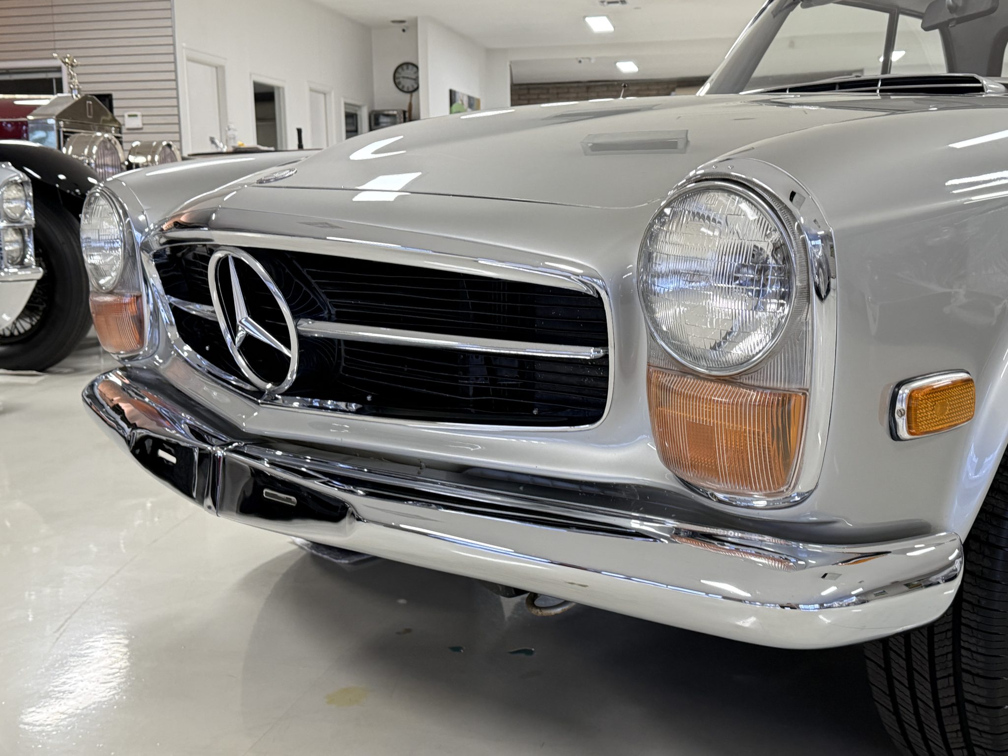 1970 Mercedes-Benz 280SL - Exterior