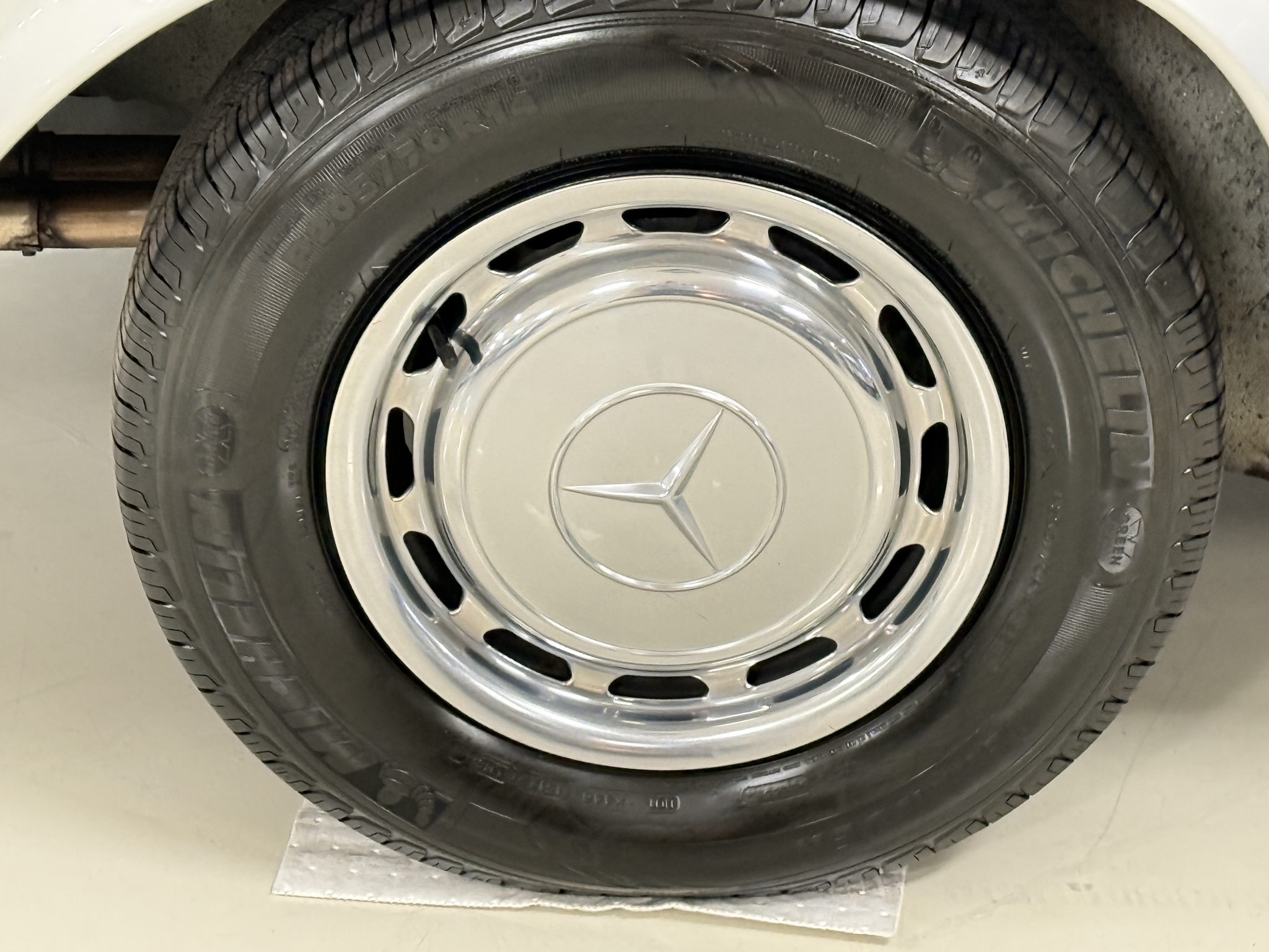 1970 Mercedes-Benz 280SL - Exterior