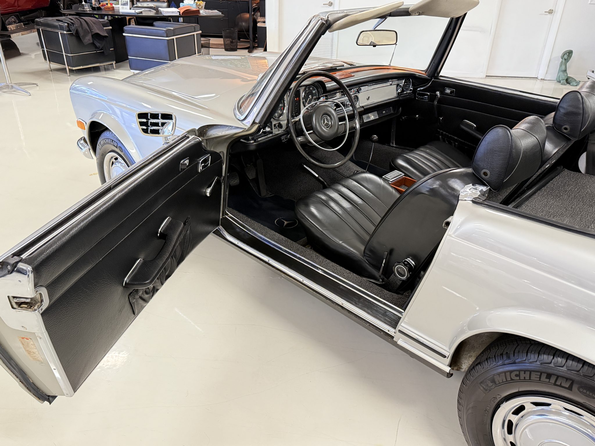 1970 Mercedes-Benz 280SL - Exterior