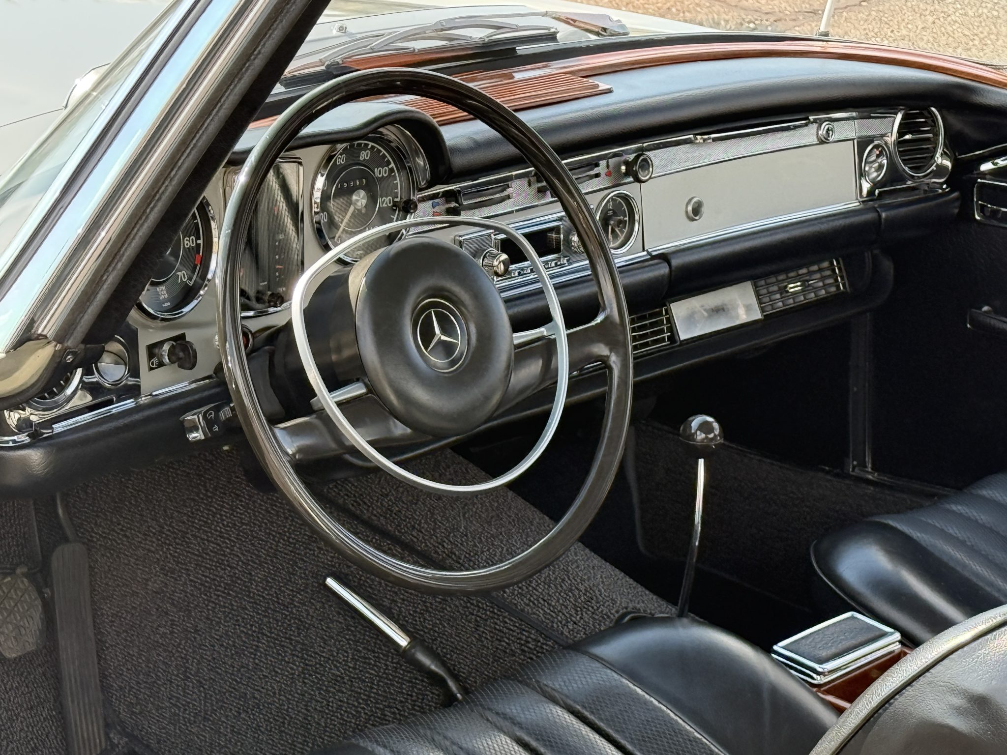 1970 Mercedes-Benz 280SL - Exterior