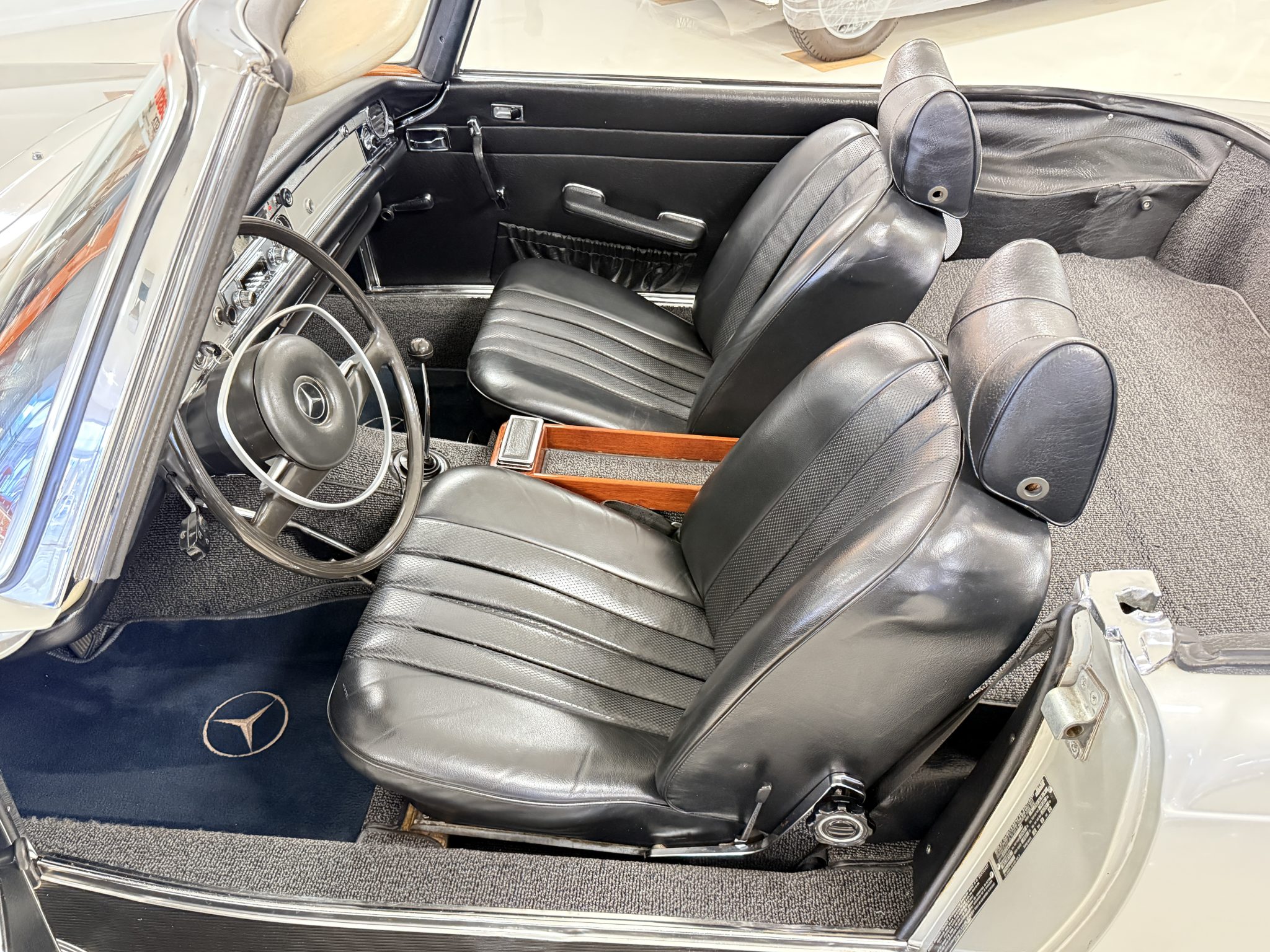 1970 Mercedes-Benz 280SL - Exterior