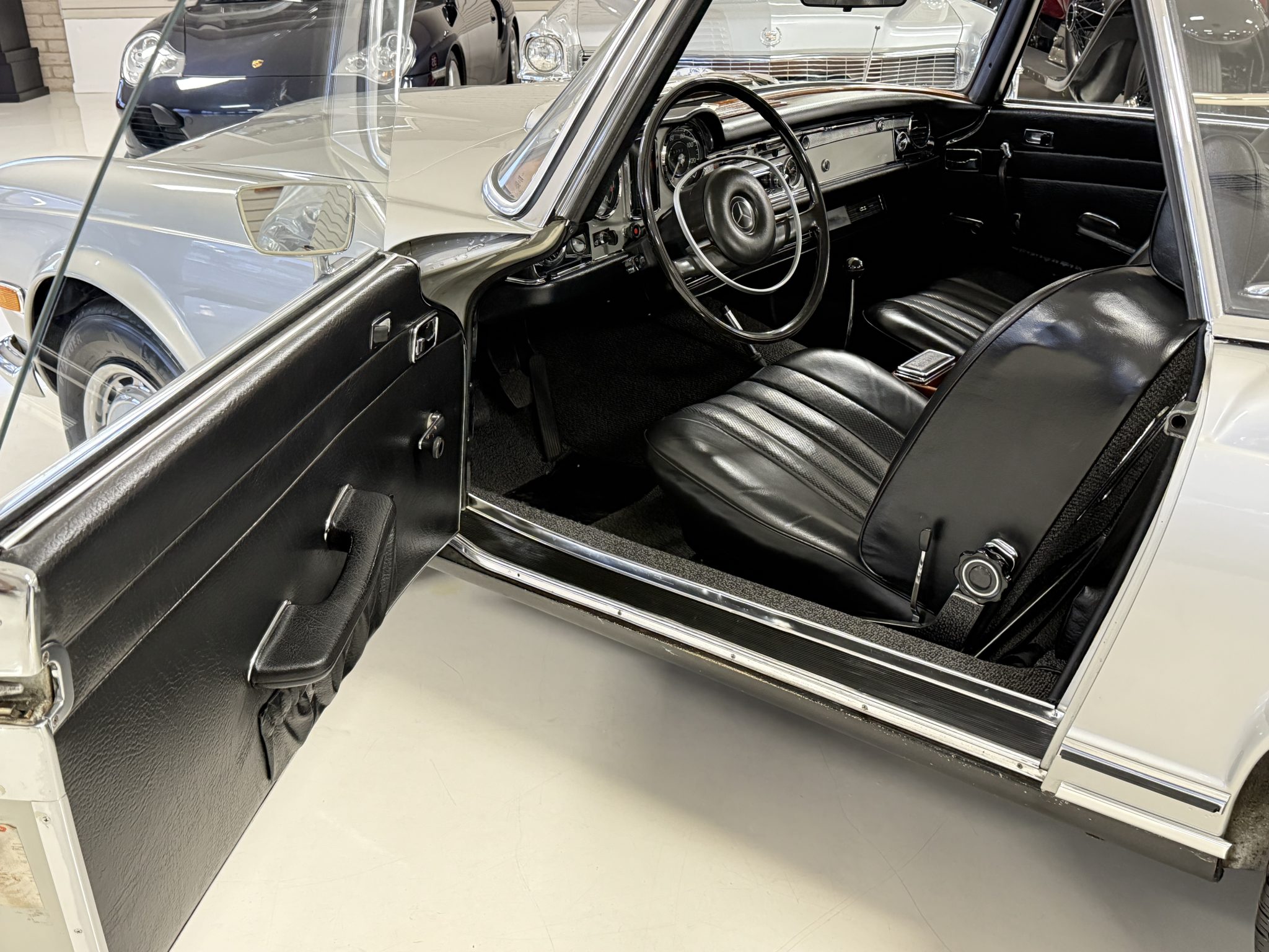1970 Mercedes-Benz 280SL - Exterior