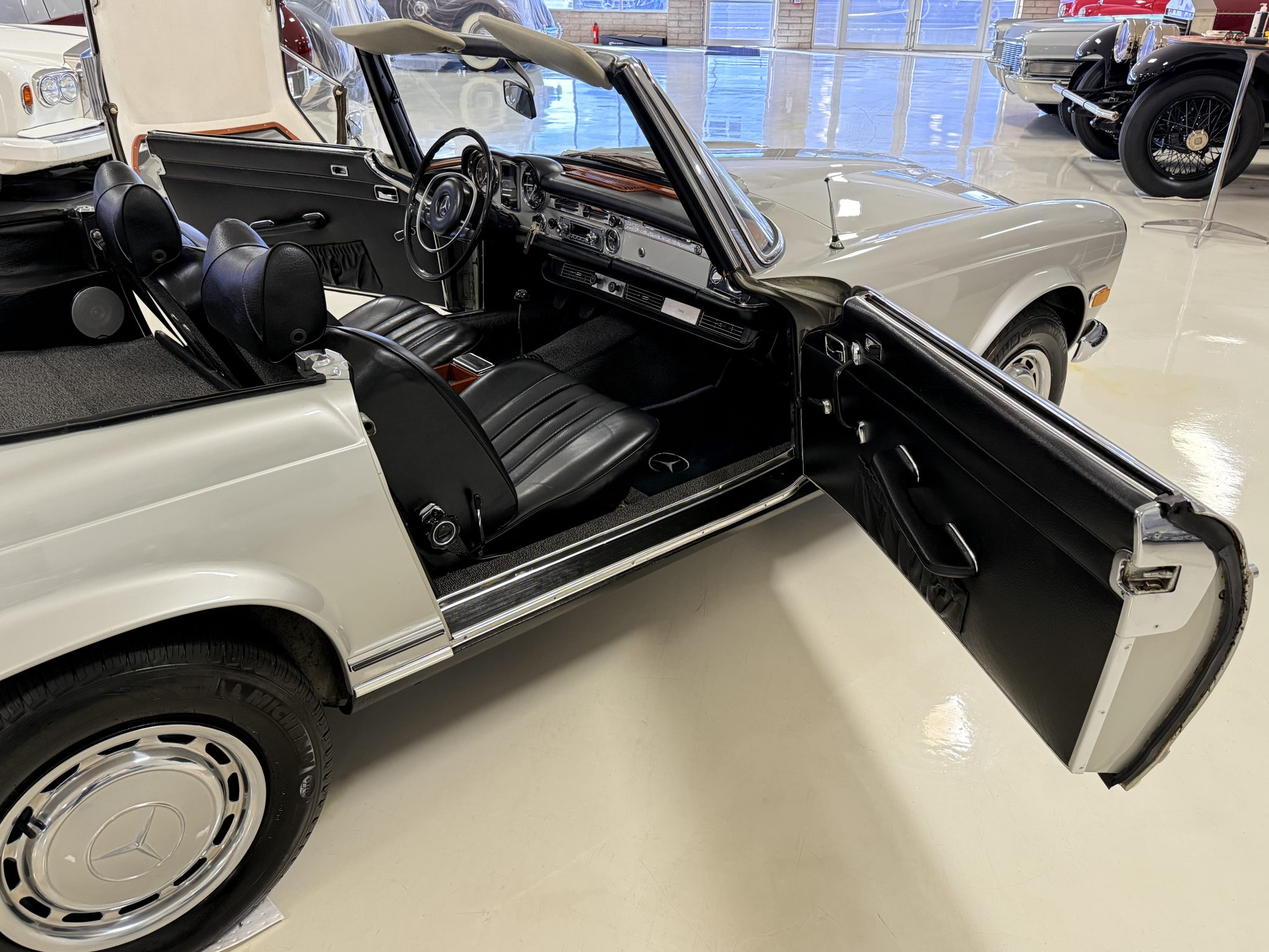 1970 Mercedes-Benz 280SL - Interior