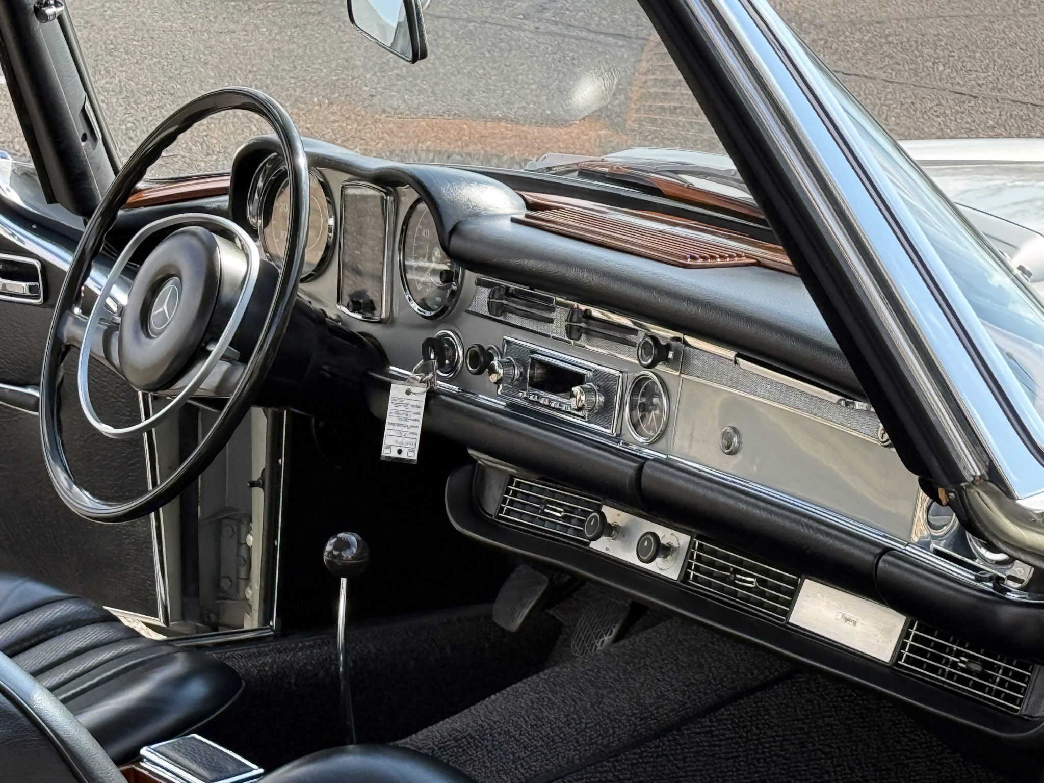 1970 Mercedes-Benz 280SL - Interior