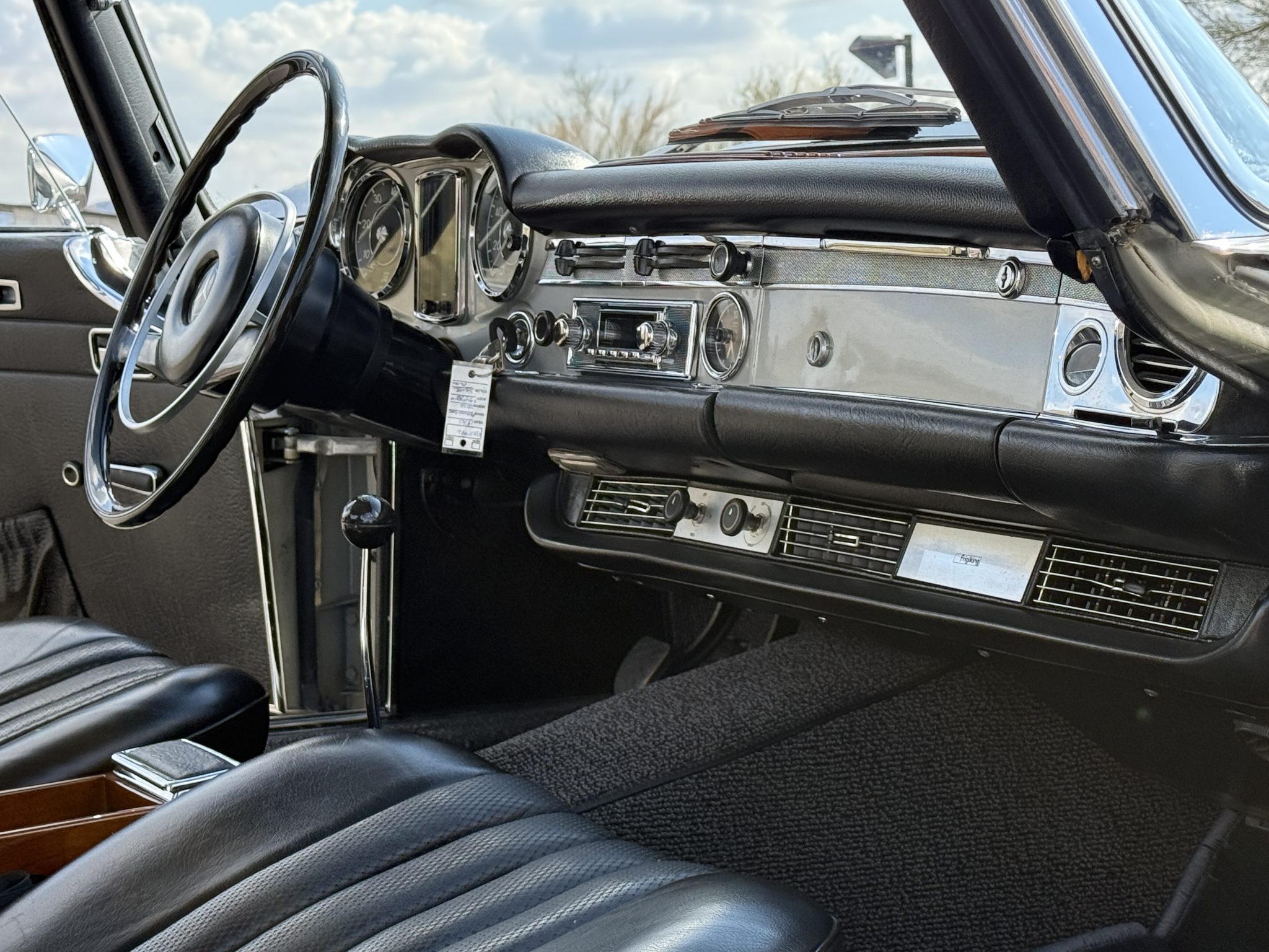1970 Mercedes-Benz 280SL - Interior