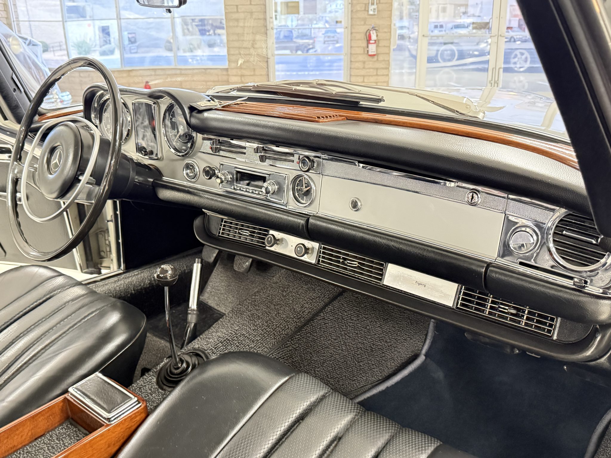 1970 Mercedes-Benz 280SL - Interior