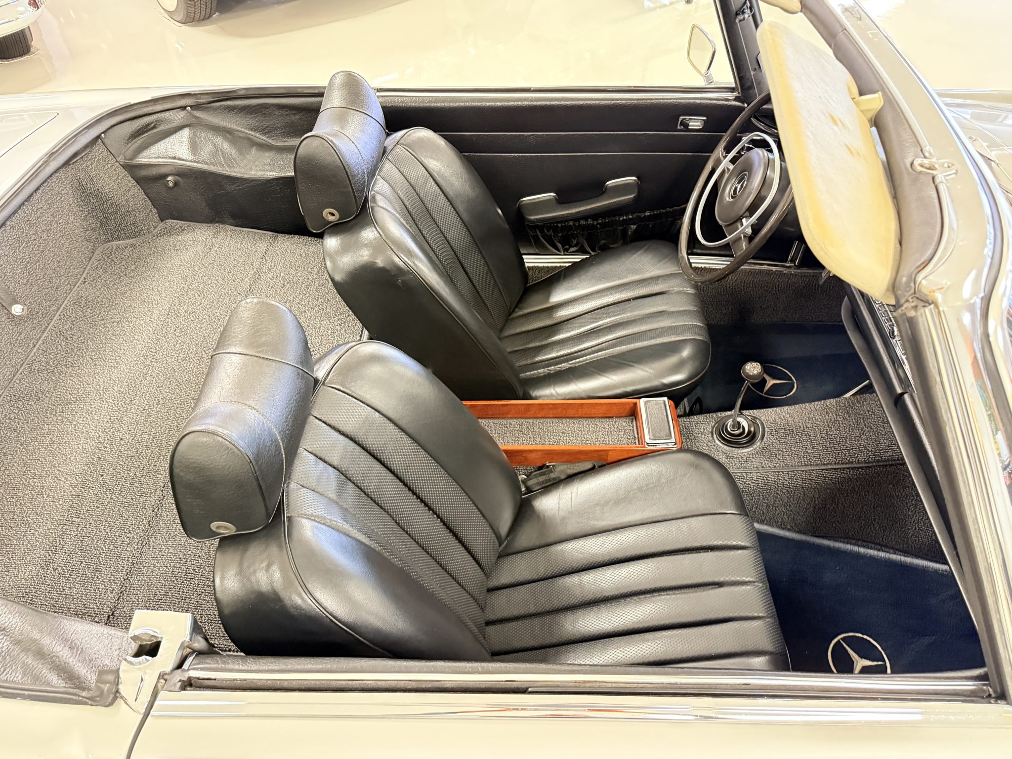 1970 Mercedes-Benz 280SL - Interior