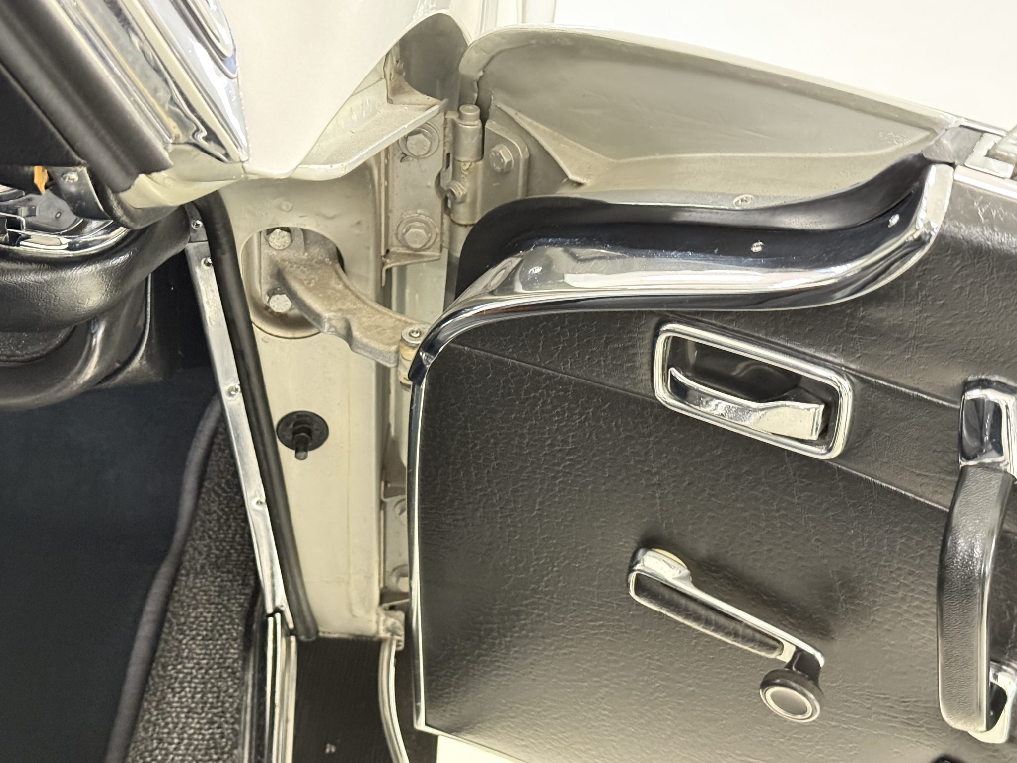 1970 Mercedes-Benz 280SL - Interior