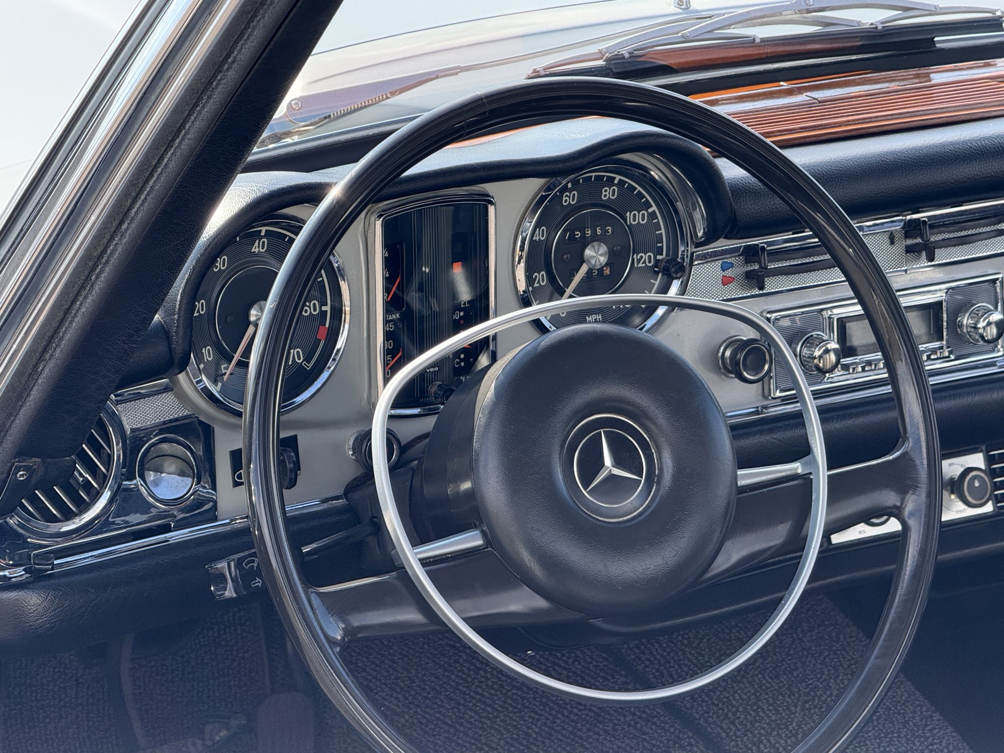 1970 Mercedes-Benz 280SL - Interior