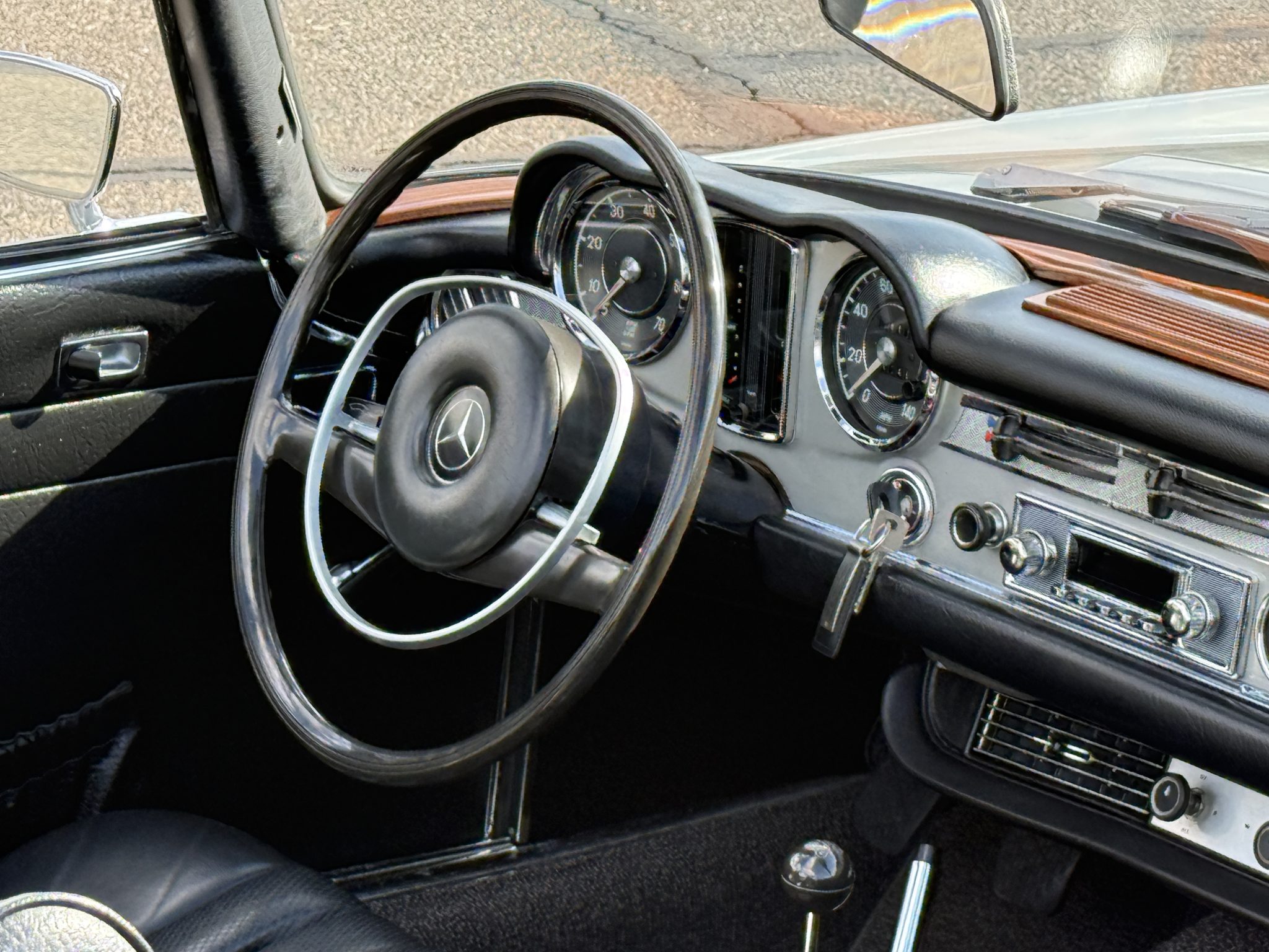 1970 Mercedes-Benz 280SL - Interior