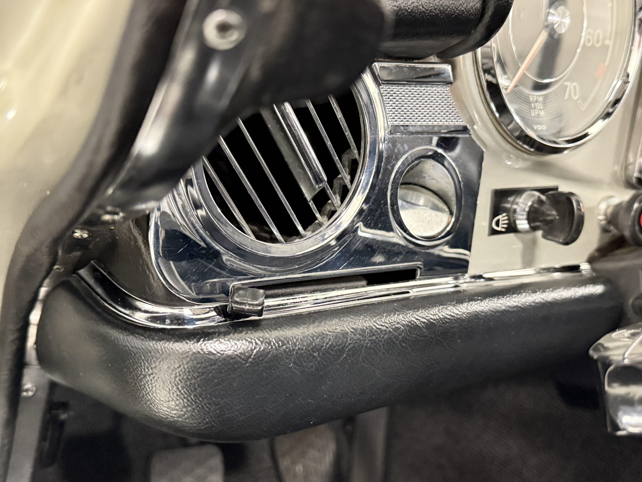 1970 Mercedes-Benz 280SL - Interior