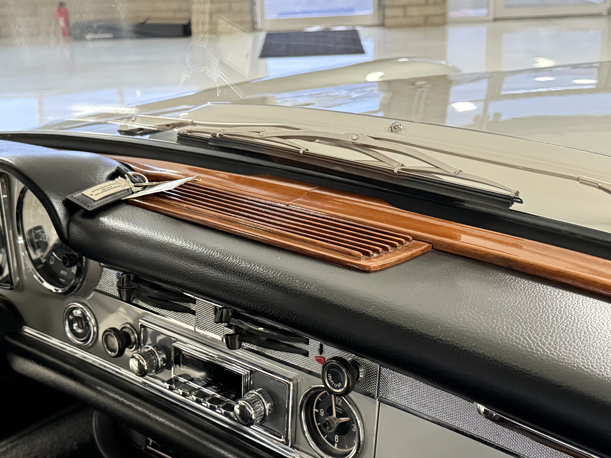 1970 Mercedes-Benz 280SL - Interior