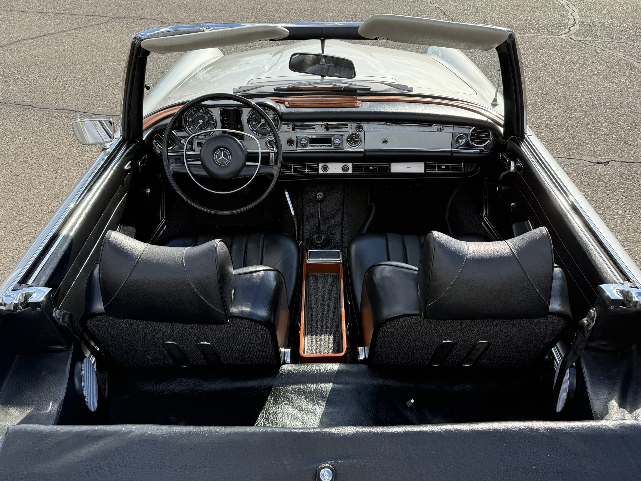 1970 Mercedes-Benz 280SL - Interior