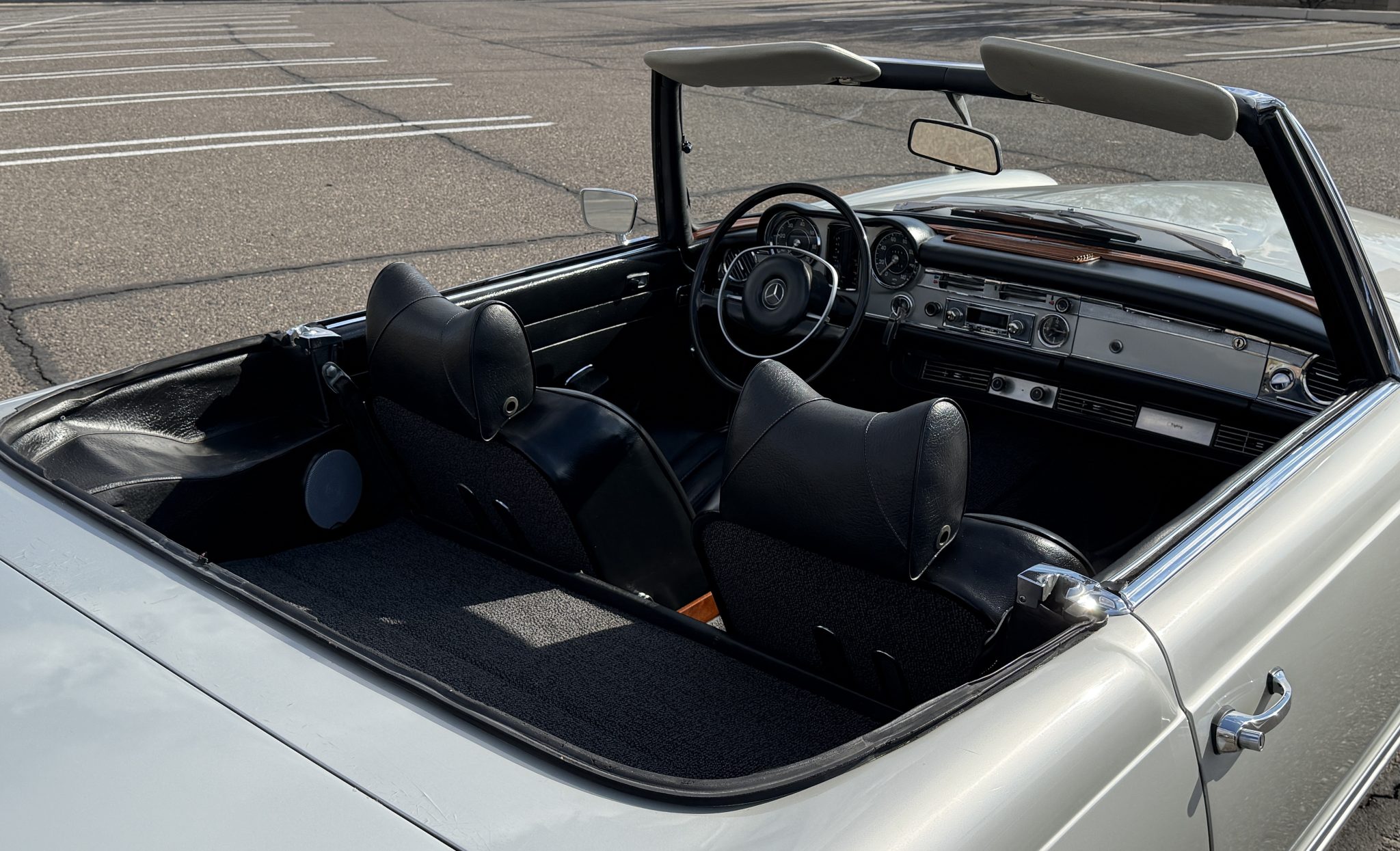 1970 Mercedes-Benz 280SL - Interior