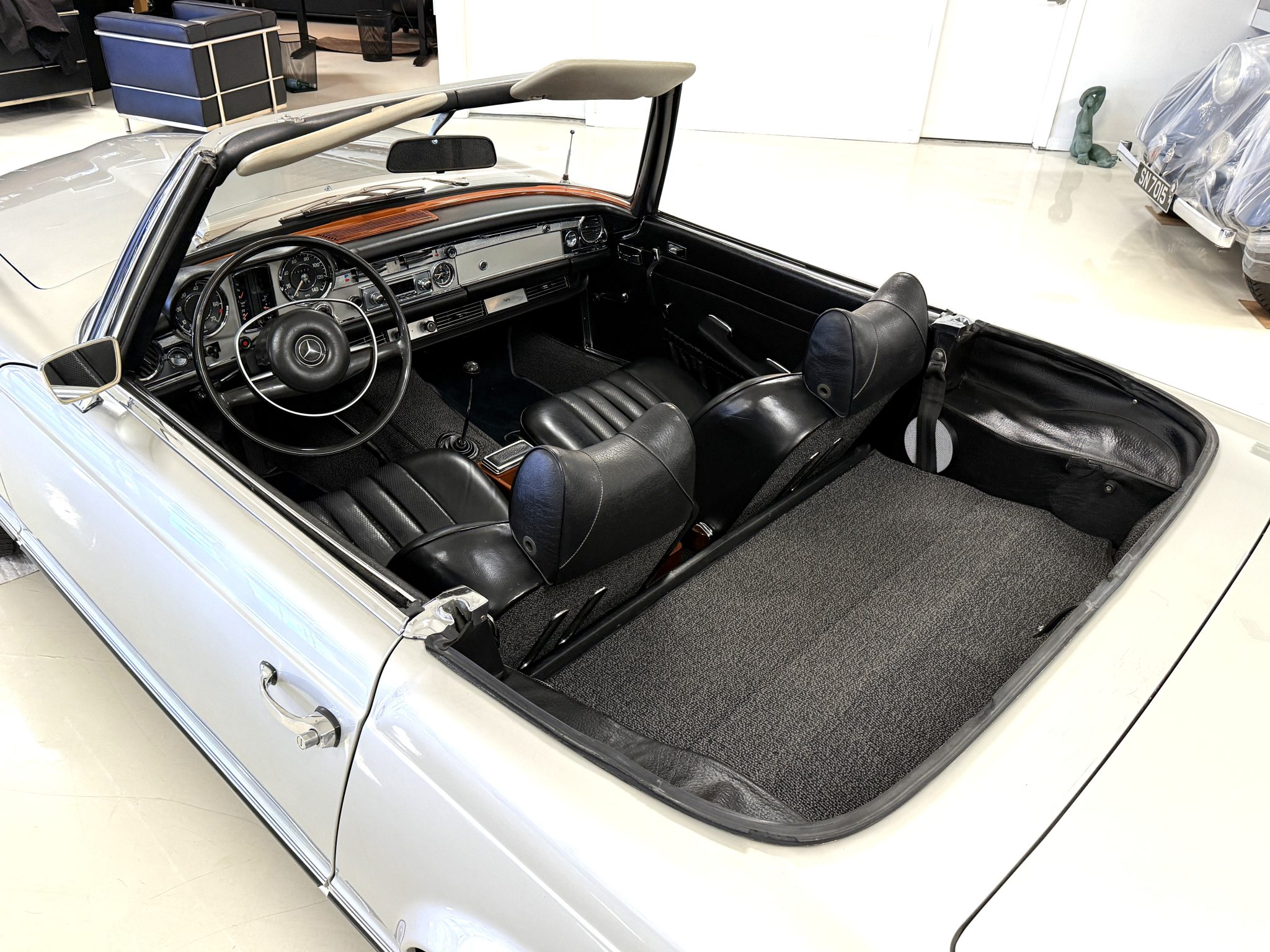 1970 Mercedes-Benz 280SL - Interior