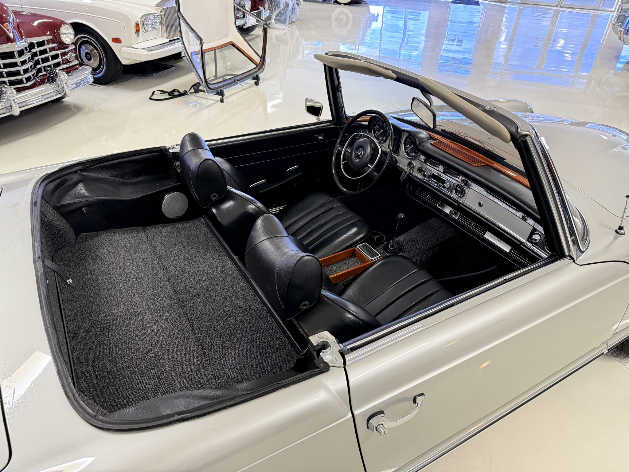 1970 Mercedes-Benz 280SL - Interior