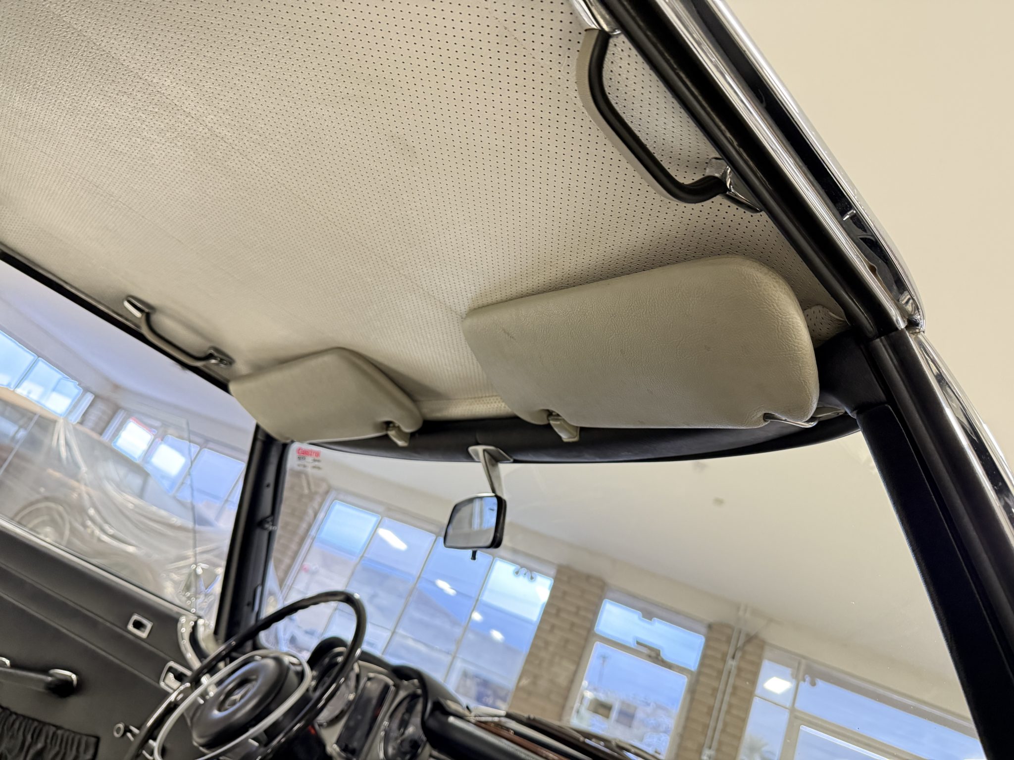1970 Mercedes-Benz 280SL - Interior