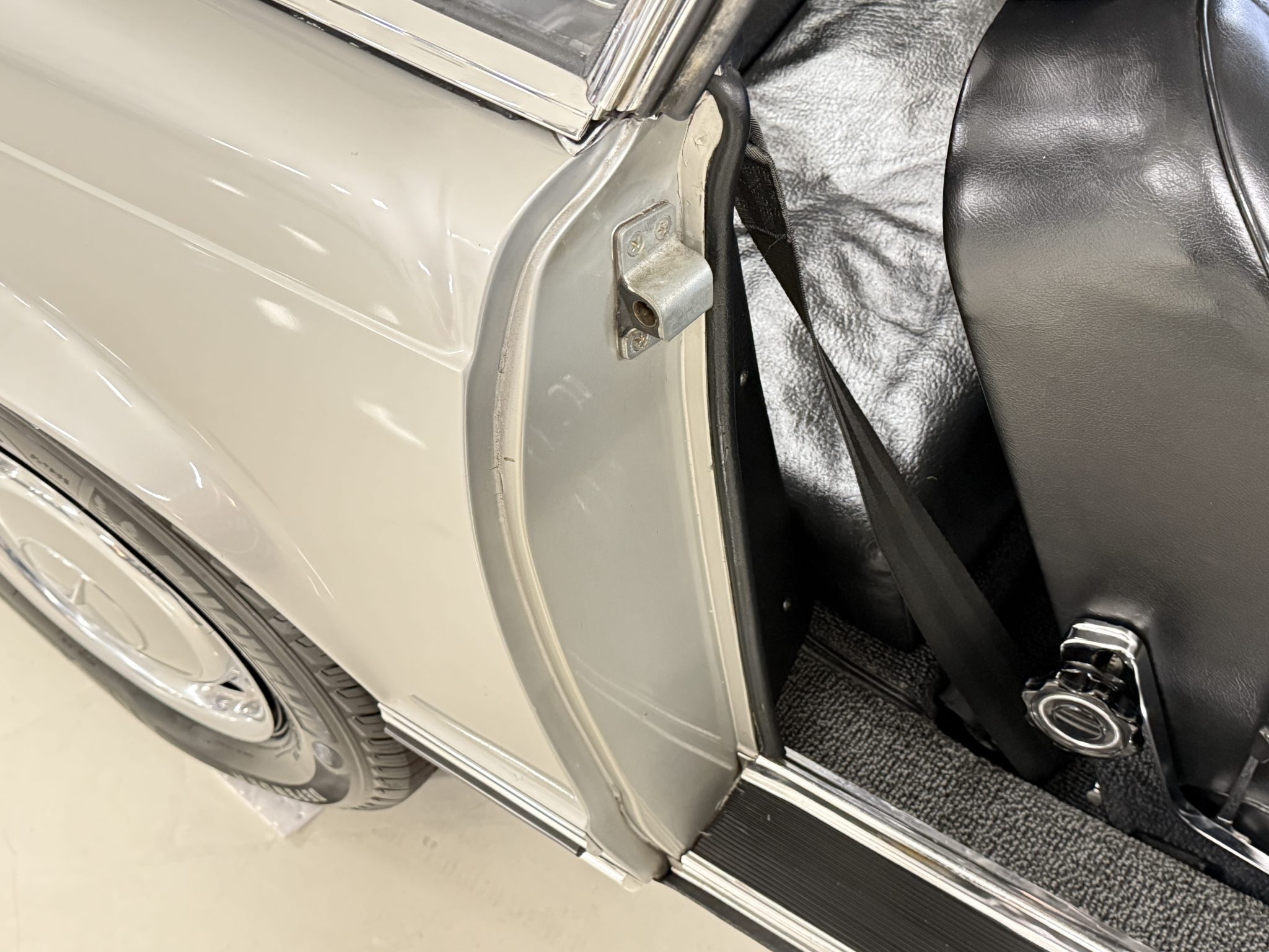 1970 Mercedes-Benz 280SL - Interior