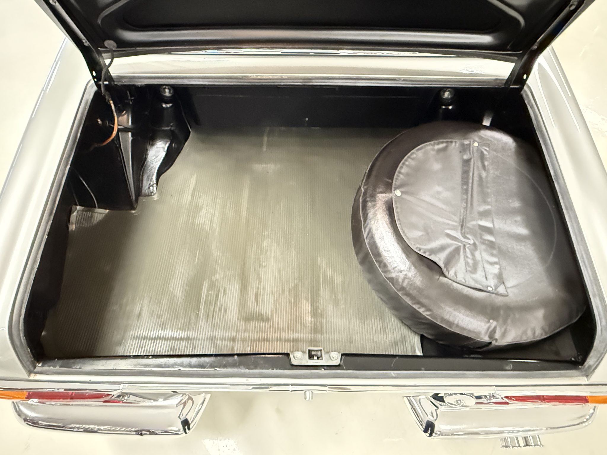 1970 Mercedes-Benz 280SL - Interior