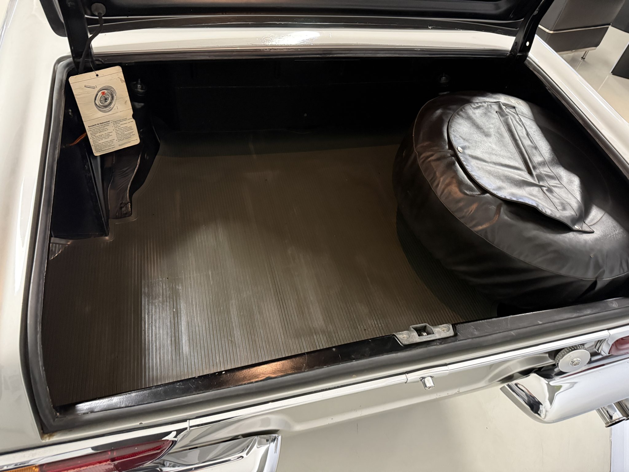 1970 Mercedes-Benz 280SL - Interior