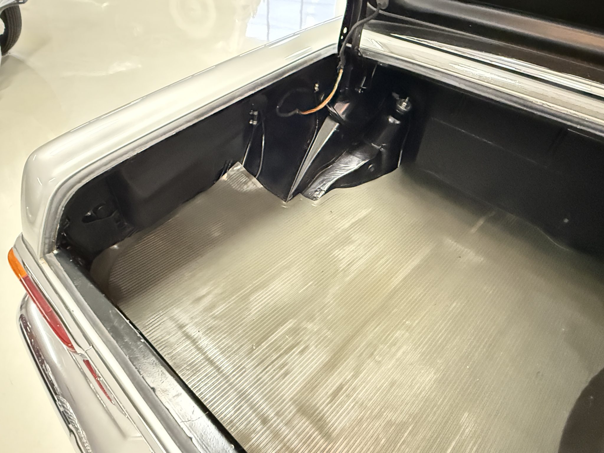 1970 Mercedes-Benz 280SL - Interior