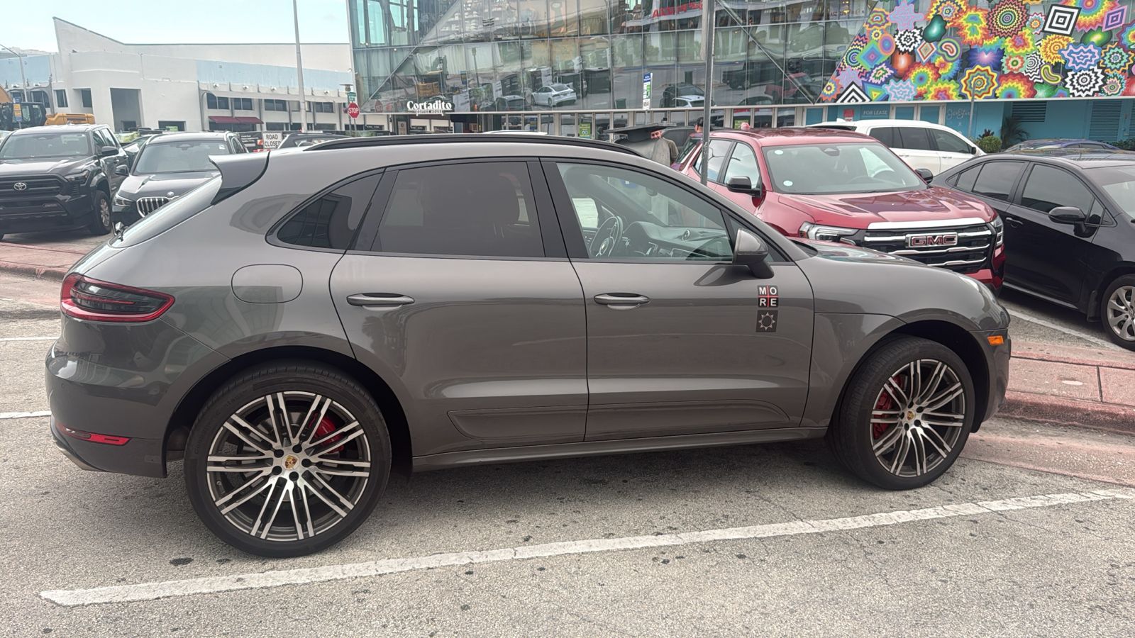 V6 biturbo 3,6L - 2016 Porsche Macan Turbo - Exterior