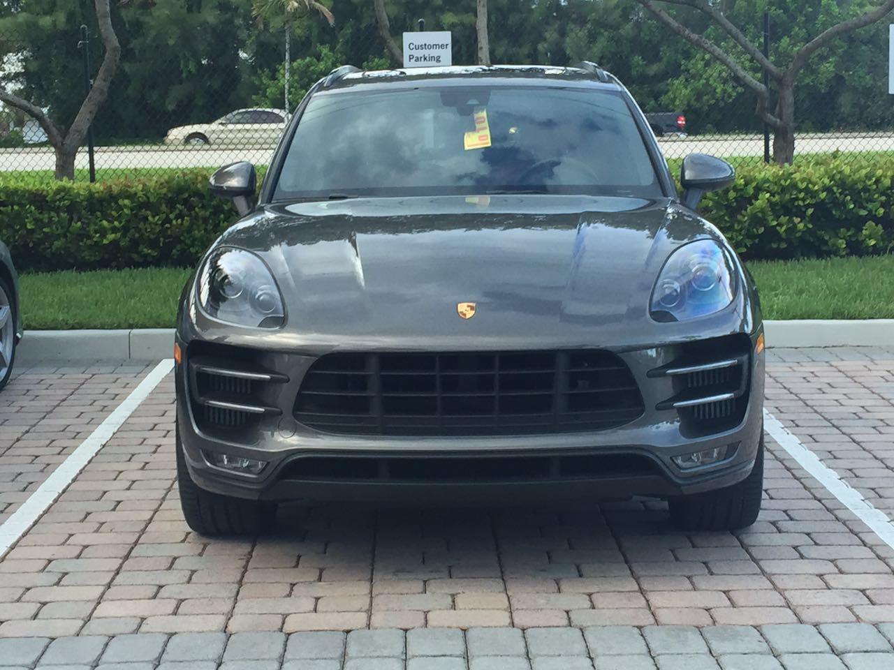 2016 Porsche Macan Turbo - Exterior