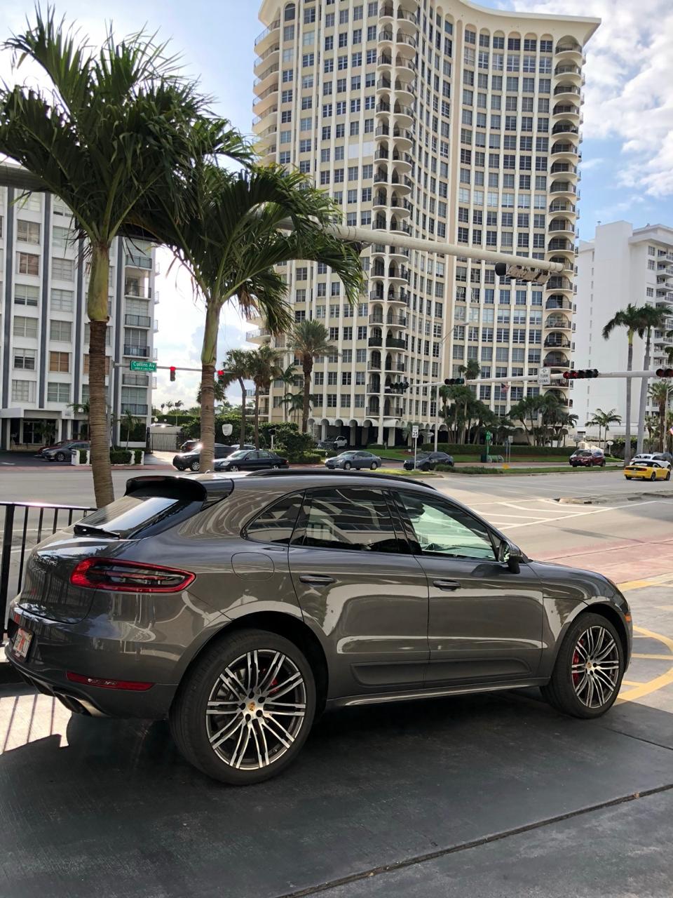 2016 Porsche Macan Turbo - Exterior