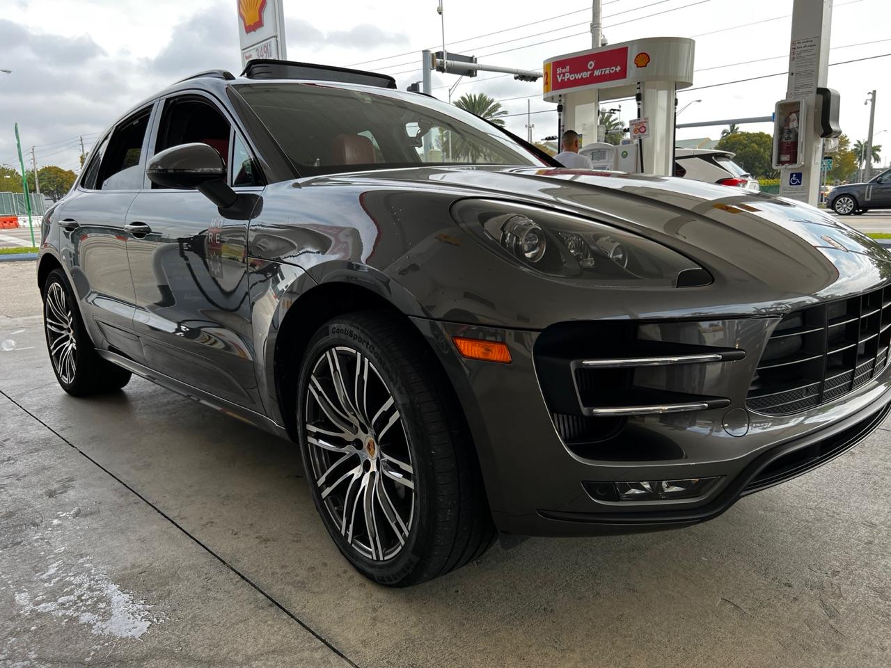 2016 Porsche Macan Turbo - Exterior