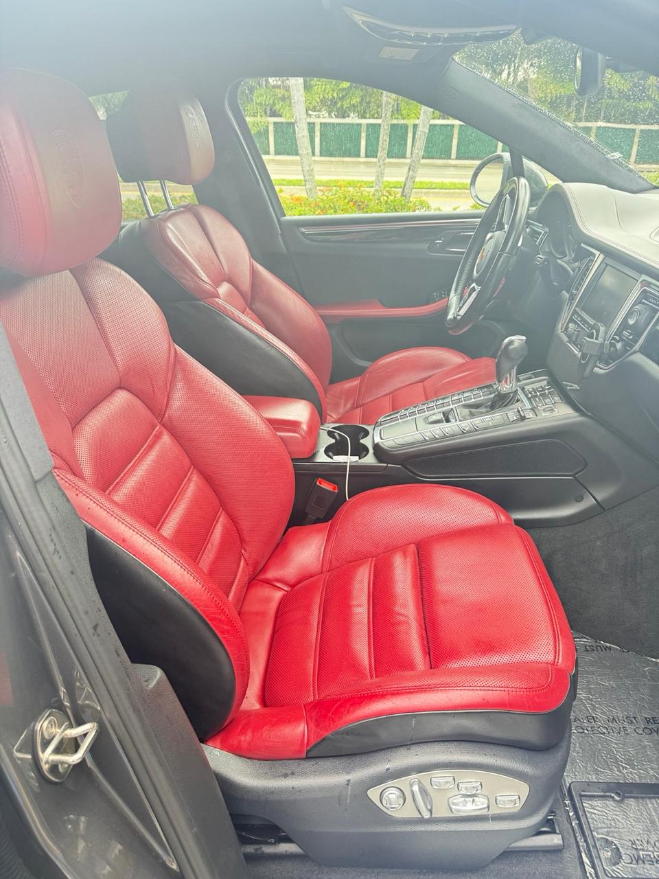 2016 Porsche Macan Turbo - Interior