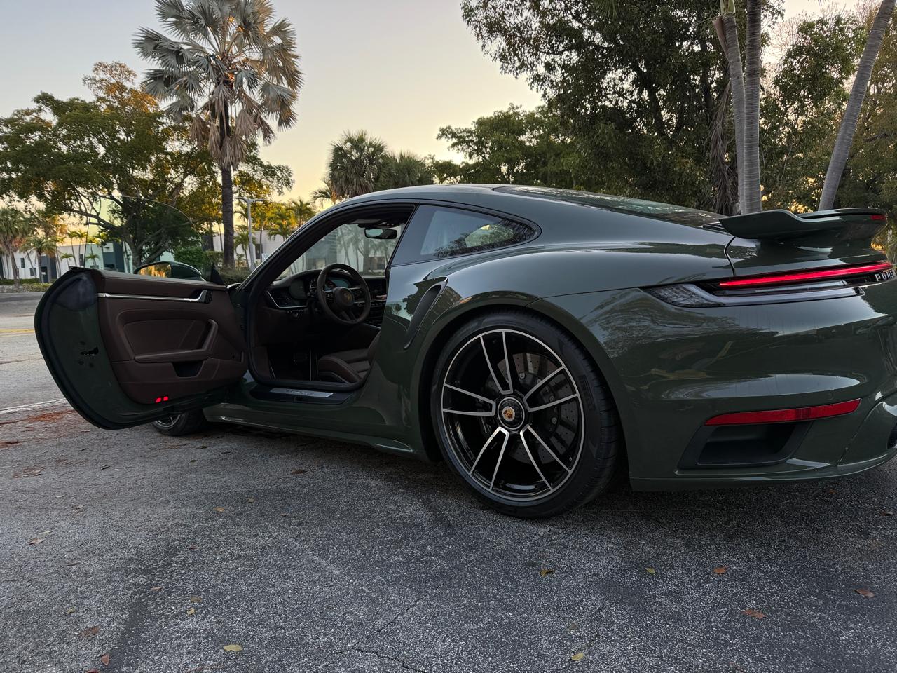 Discos de carbono-cerámica PCCB de 420 mm - 2024 Porsche 911 Turbo S - Exterior