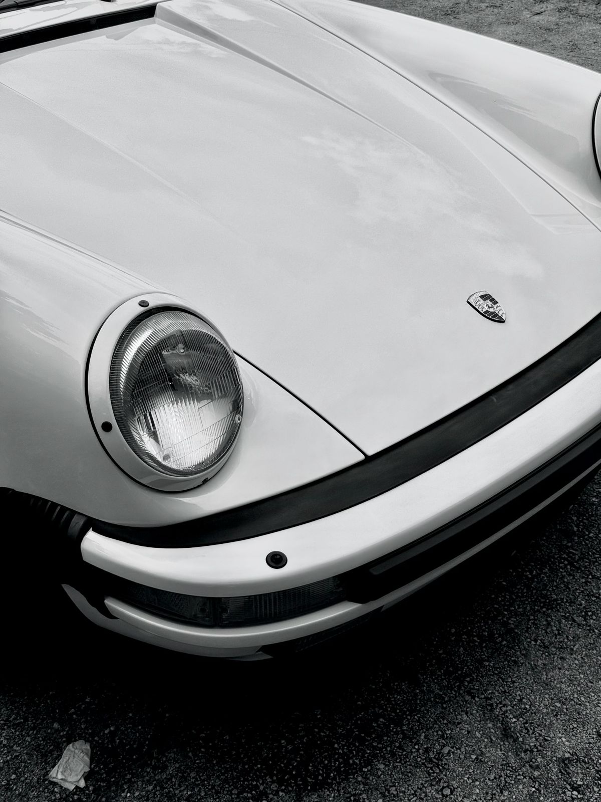 1988 Porsche 911 Turbo (930) - Headlight detail