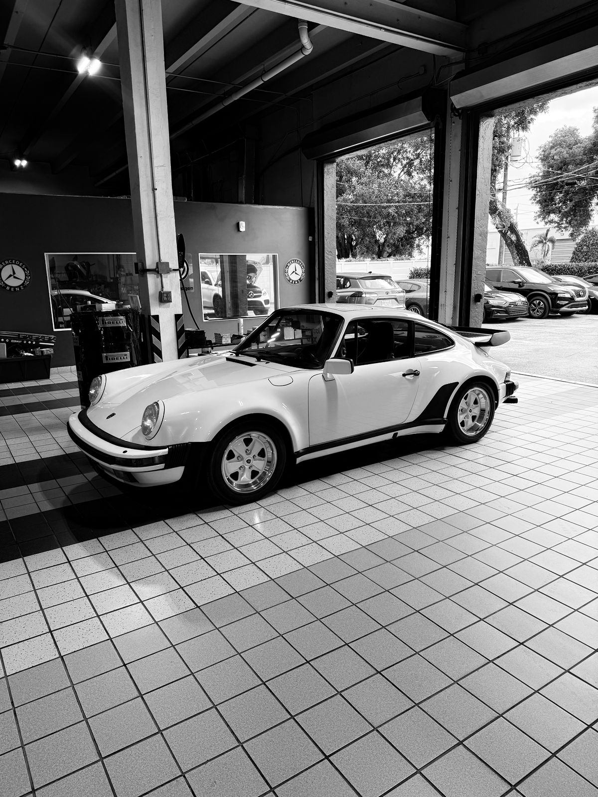 1988 Porsche 911 Turbo (930) - Front three-quarter